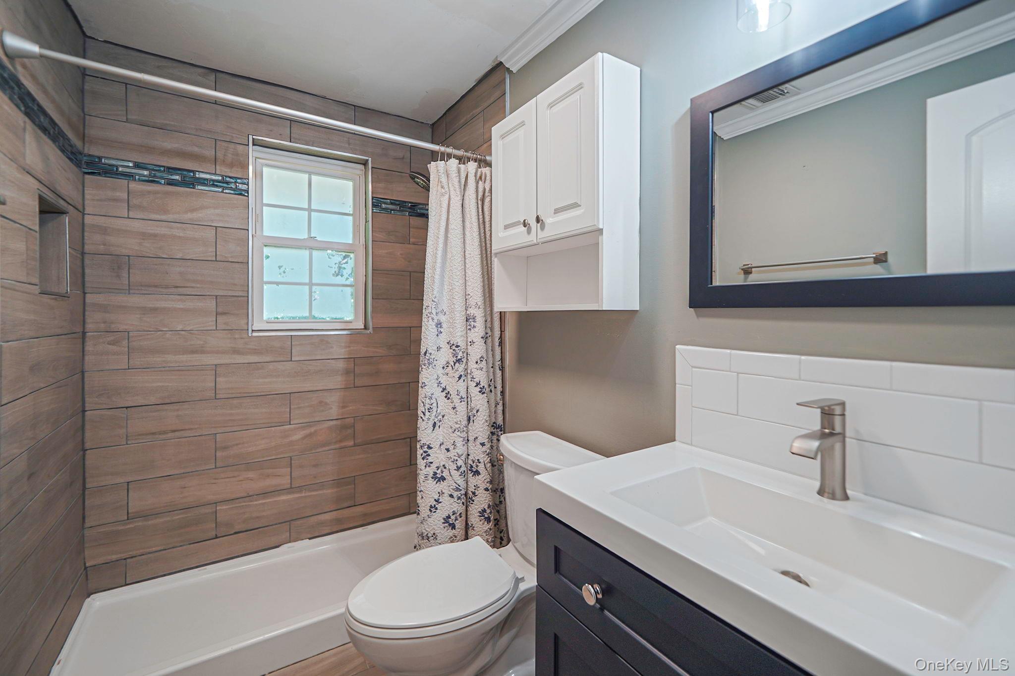 1548 Spur Drive S, Islip, NY 11751