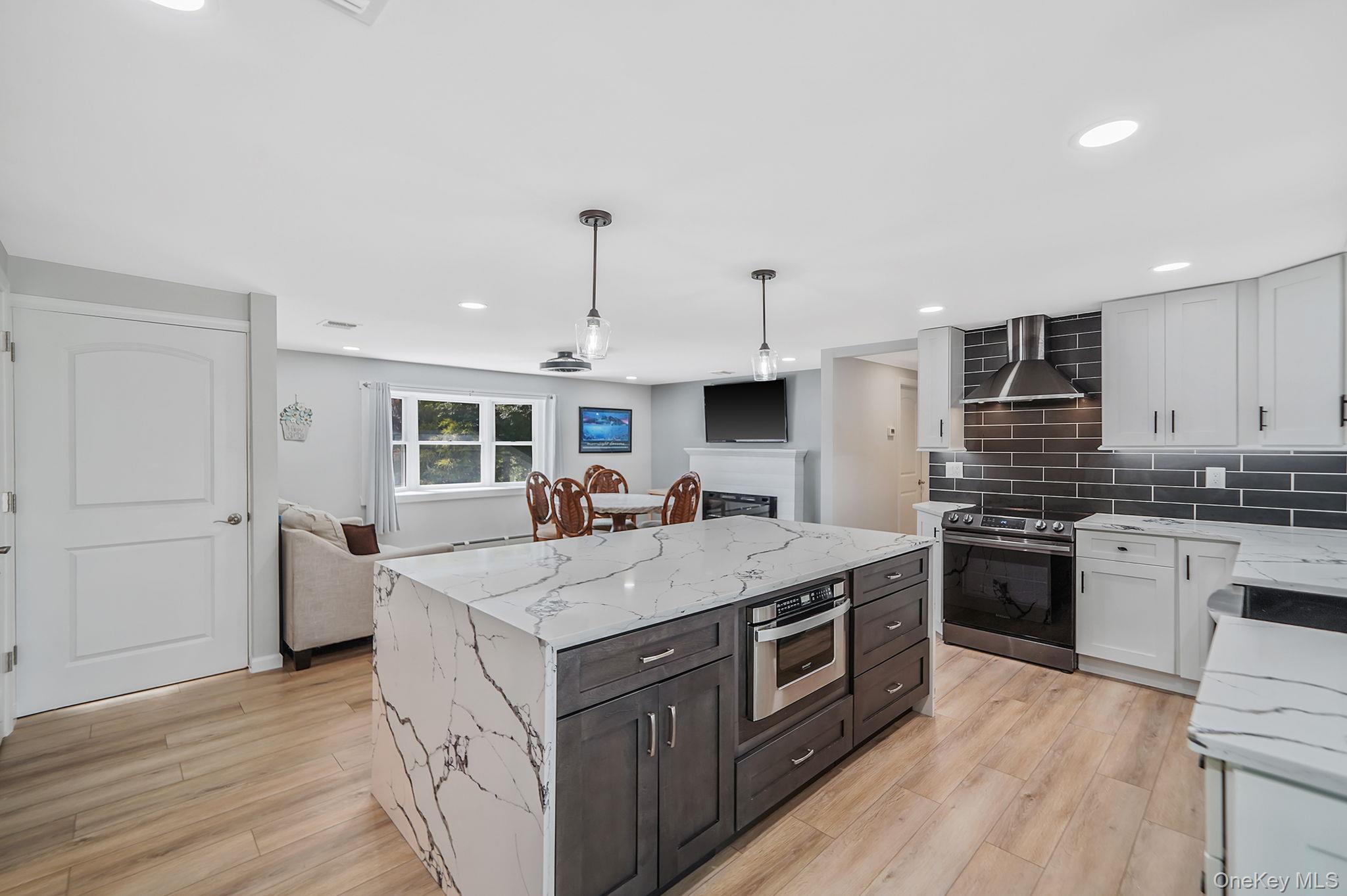 1548 Spur Drive S, Islip, NY 11751