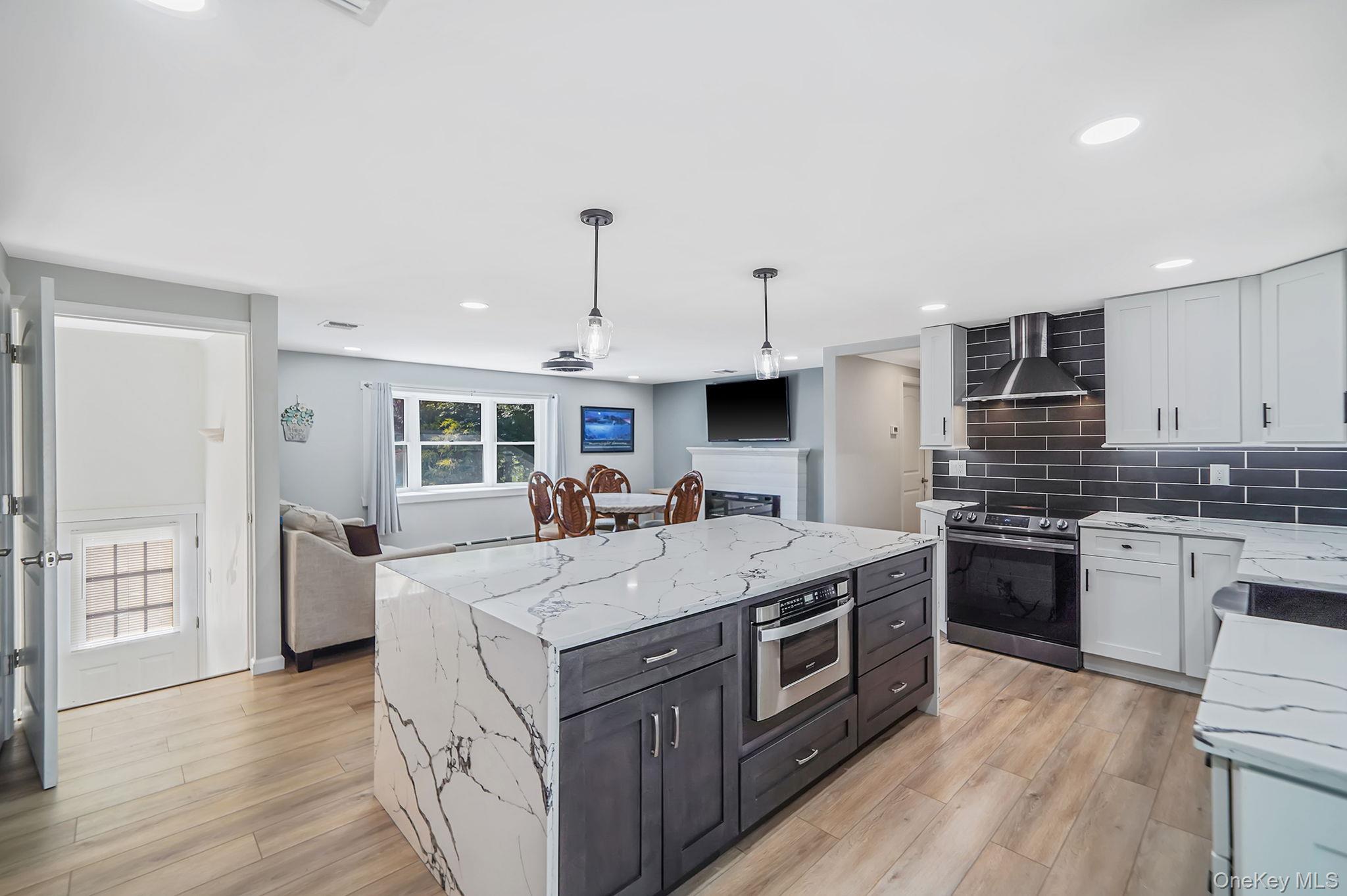 1548 Spur Drive S, Islip, NY 11751