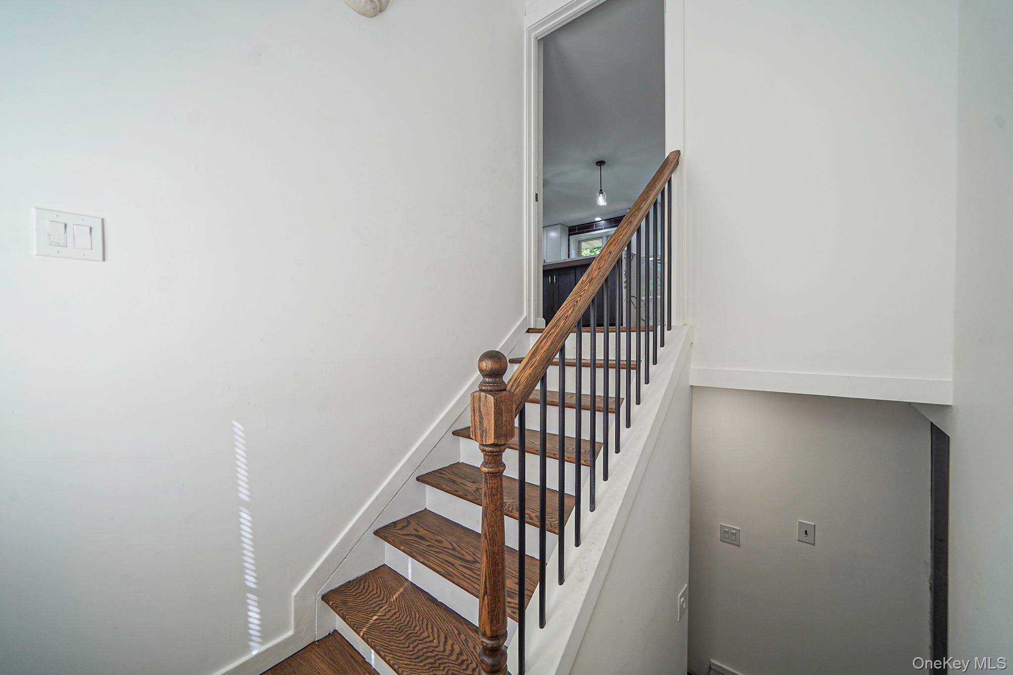 1548 Spur Drive S, Islip, NY 11751