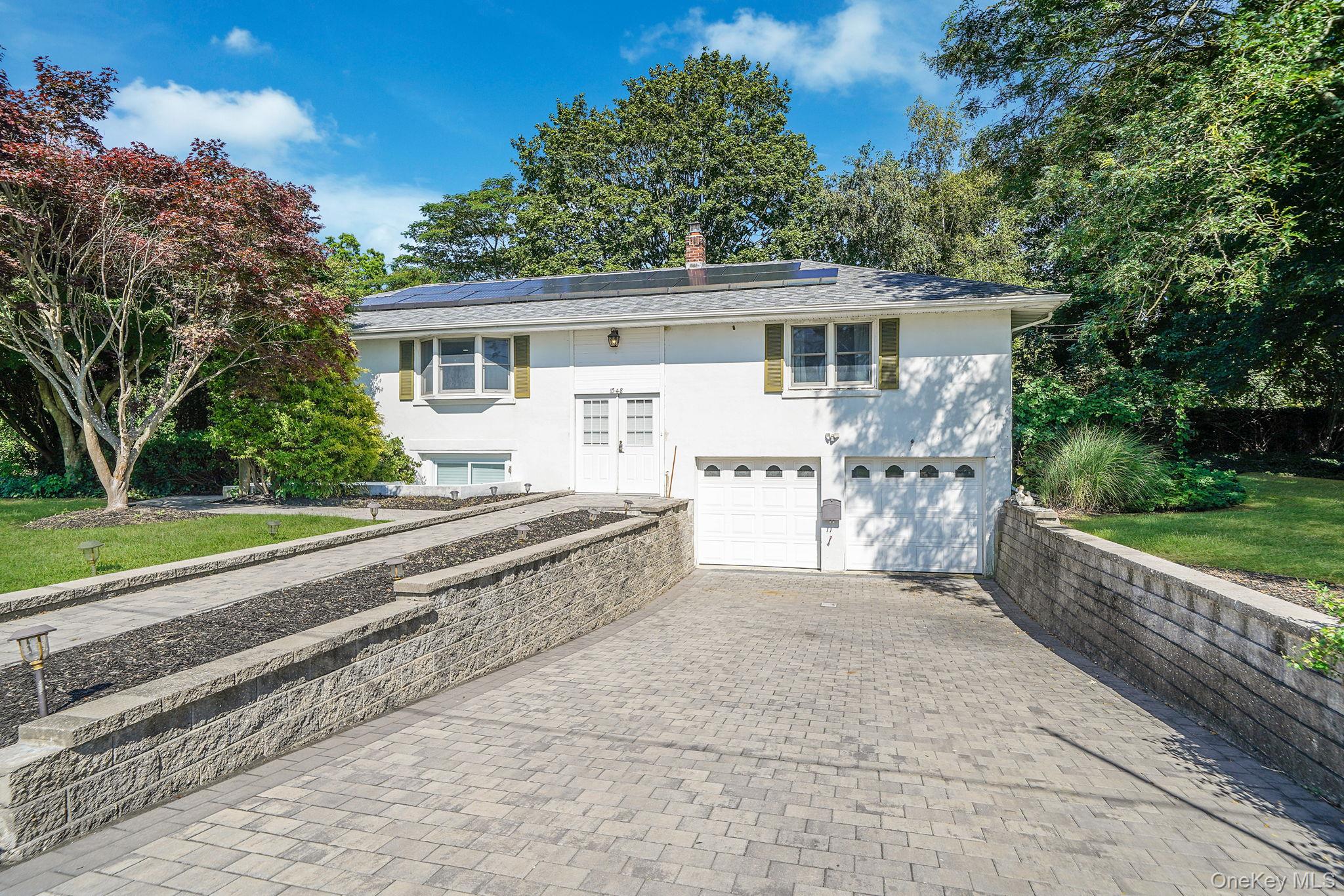 1548 Spur Drive S, Islip, NY 11751