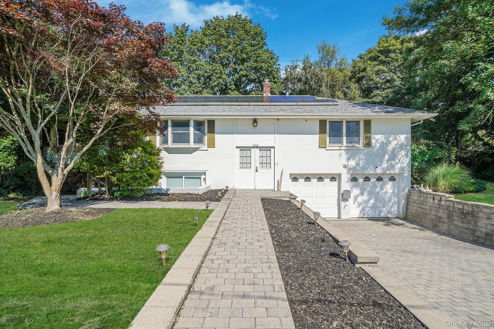 1548 Spur Drive S, Islip, NY 11751