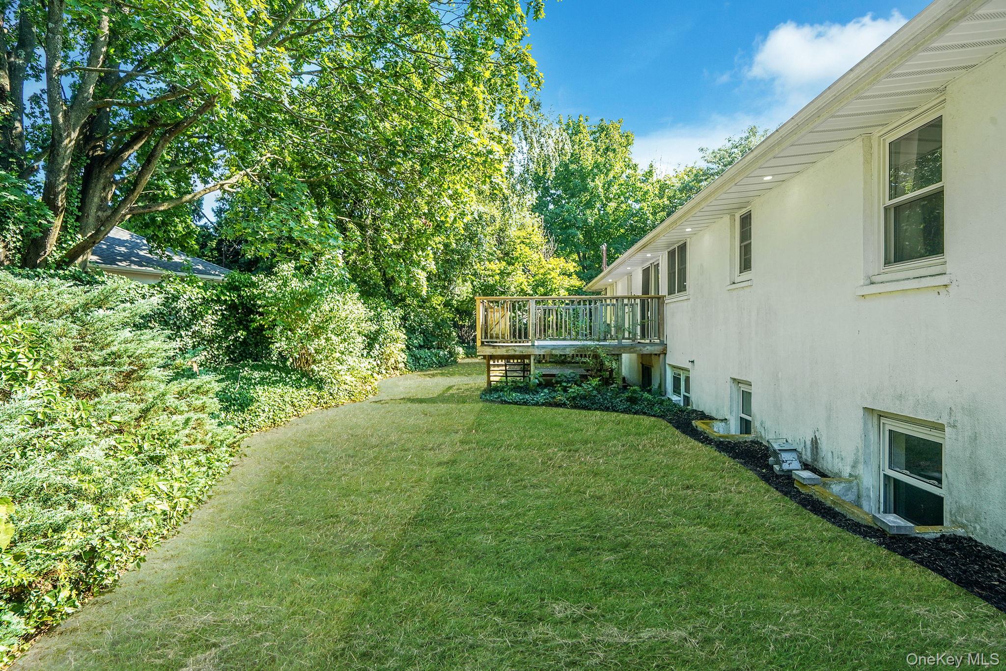 1548 Spur Drive S, Islip, NY 11751