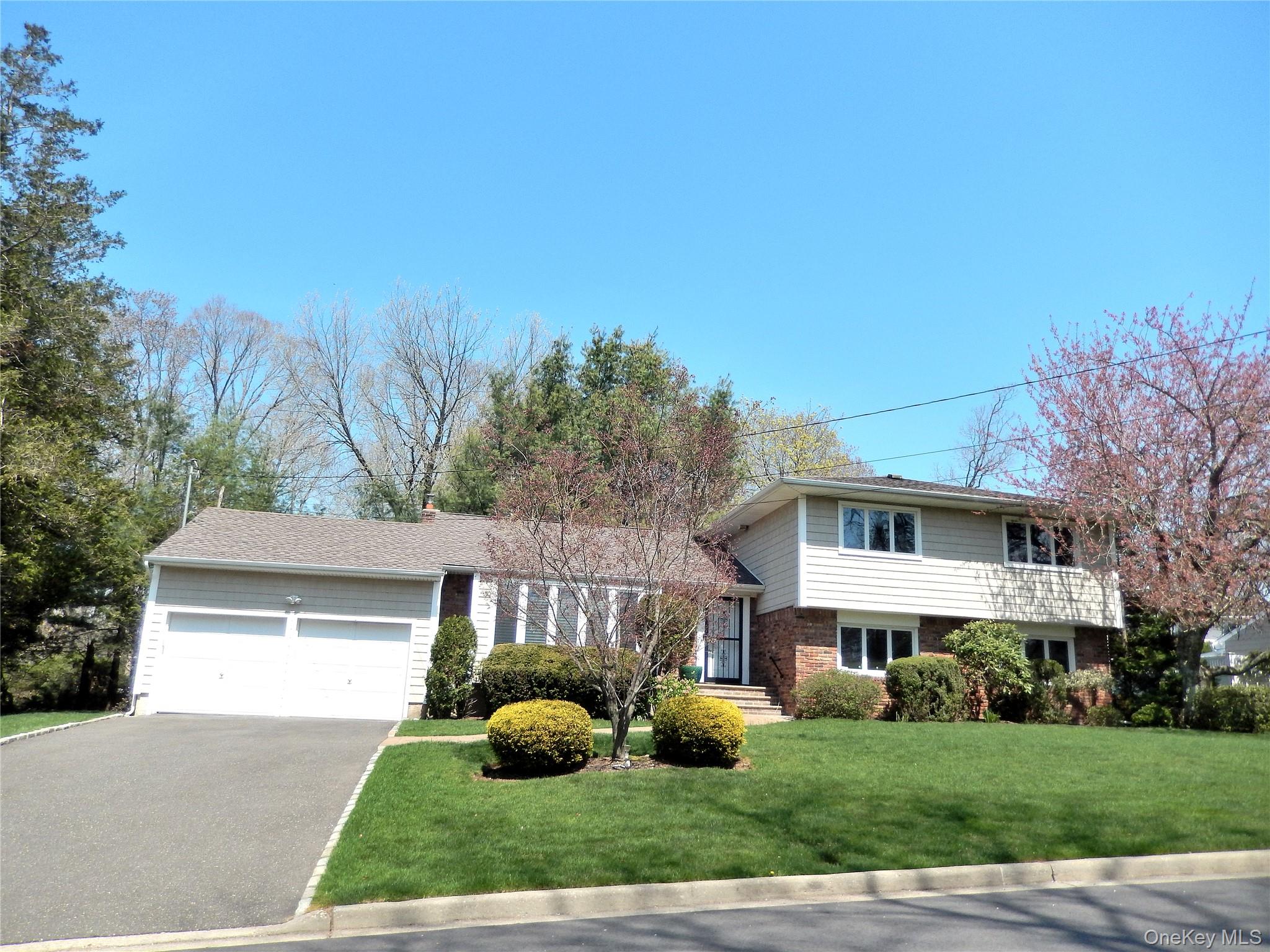 36 Long Ridge Road, Plainview, NY 11803