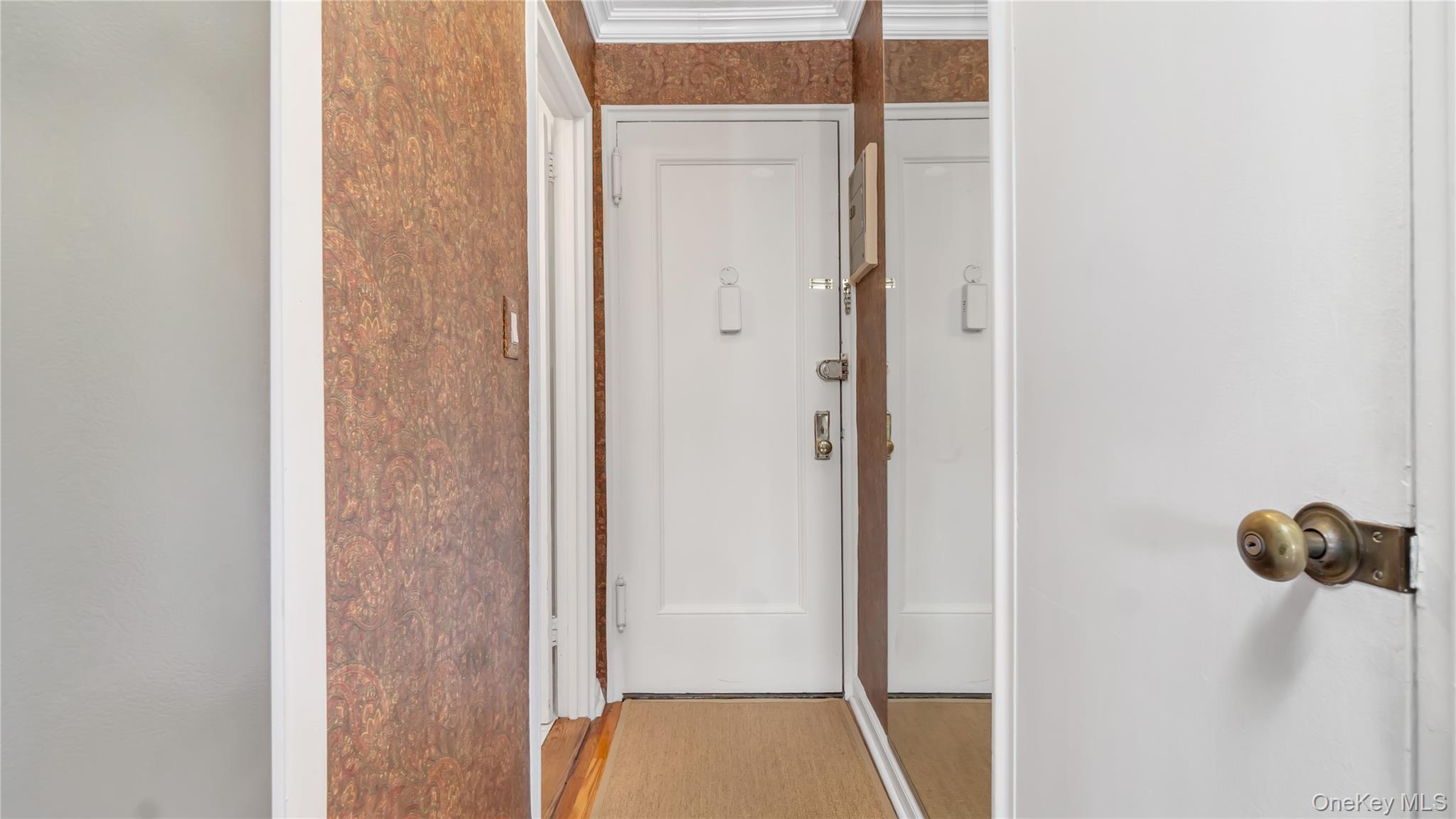 15 Canterbury Road # D18, Great Neck, NY 11021