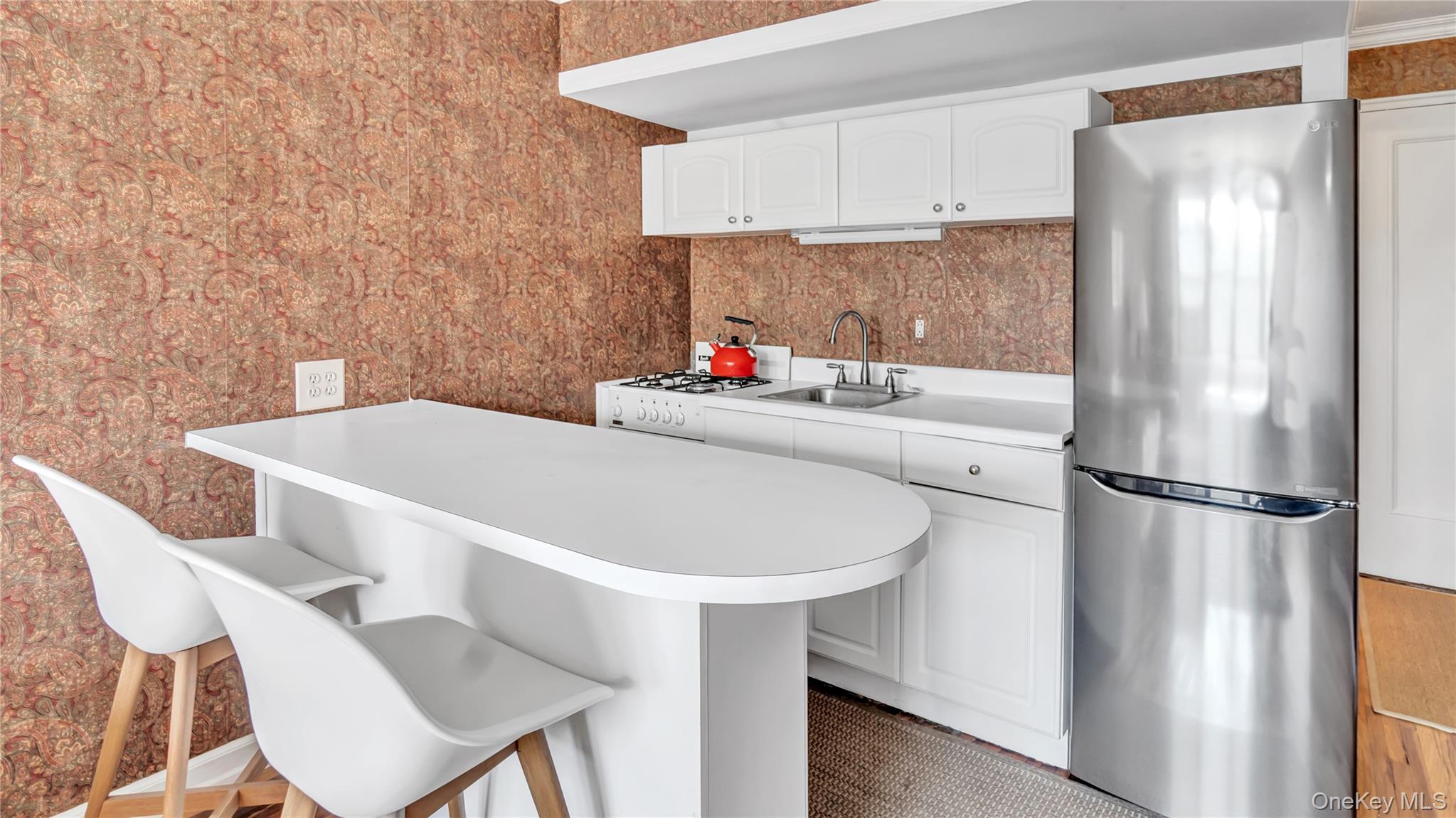 15 Canterbury Road # D18, Great Neck, NY 11021