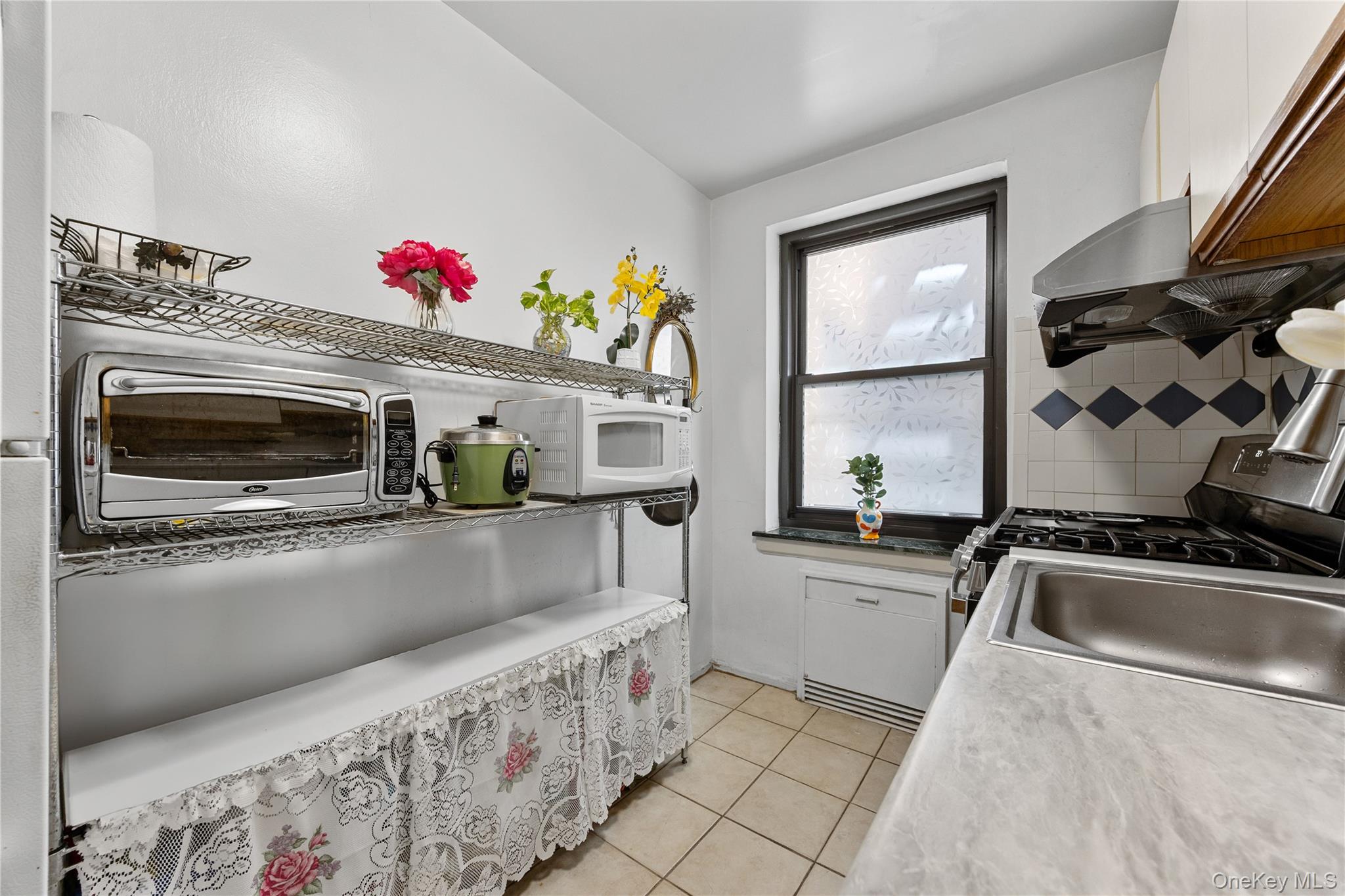 73-23 210th Street # 2G, Bayside, NY 11364