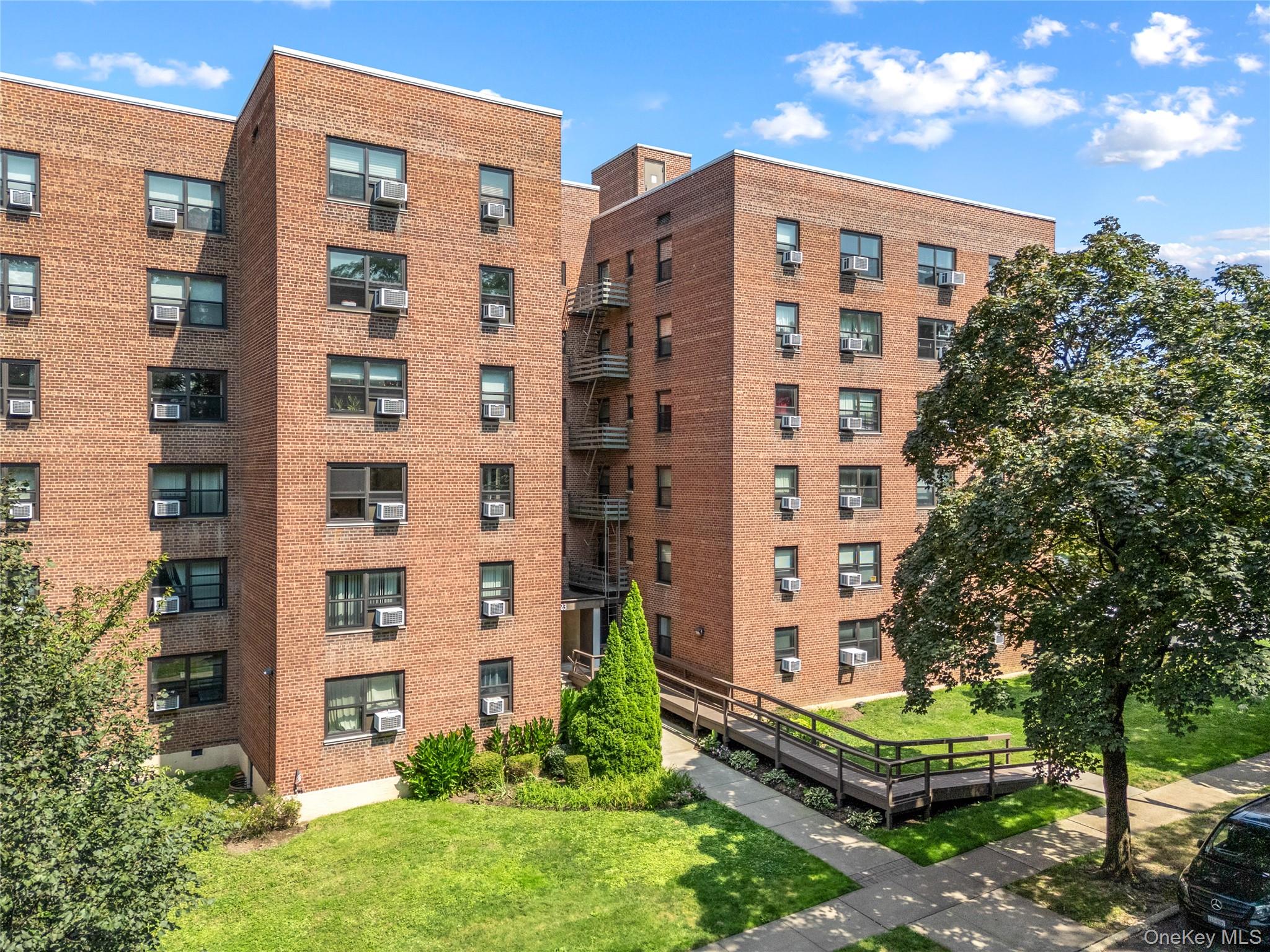 73-23 210th Street # 2G, Bayside, NY 11364