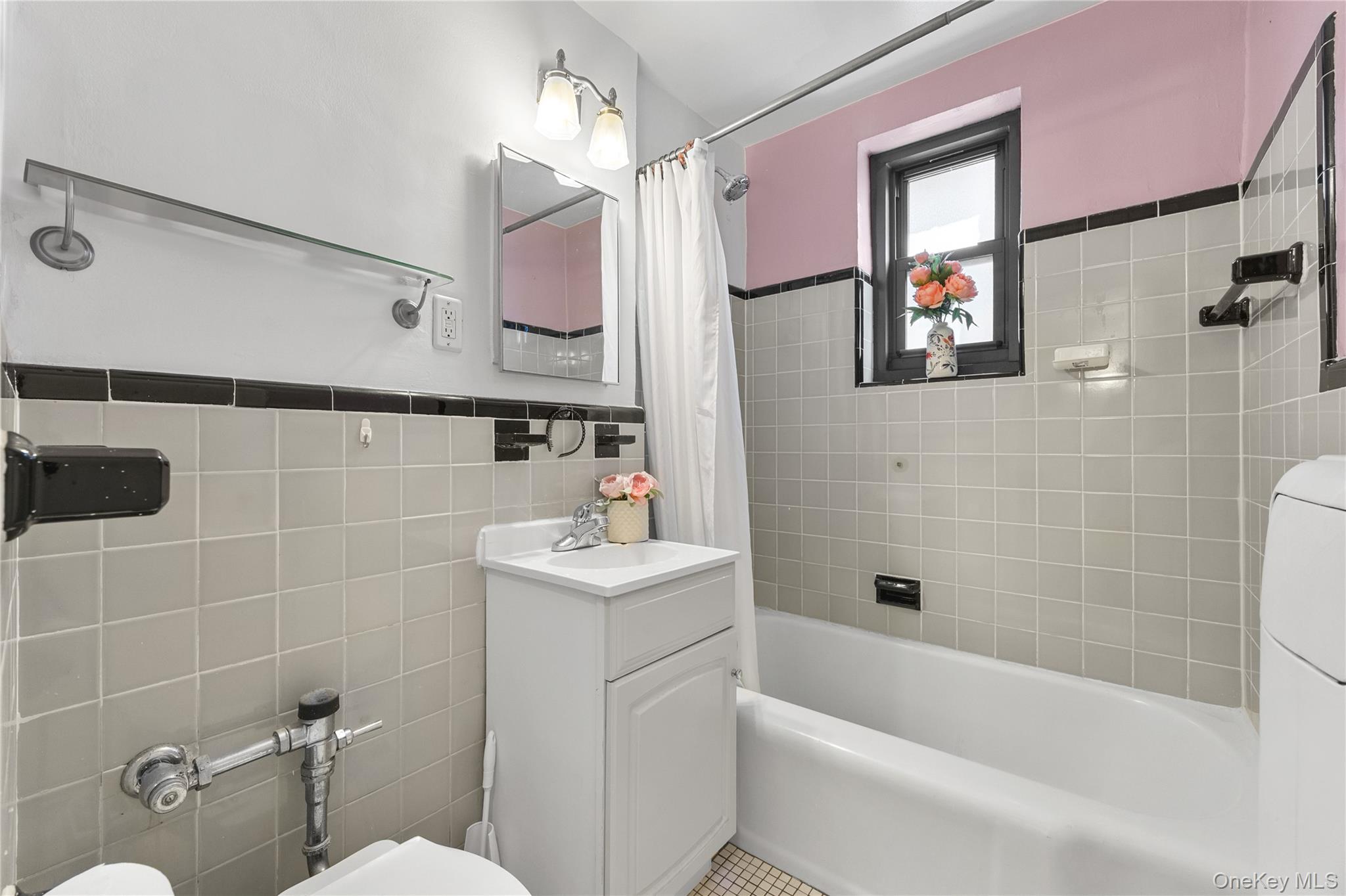 73-23 210th Street # 2G, Bayside, NY 11364