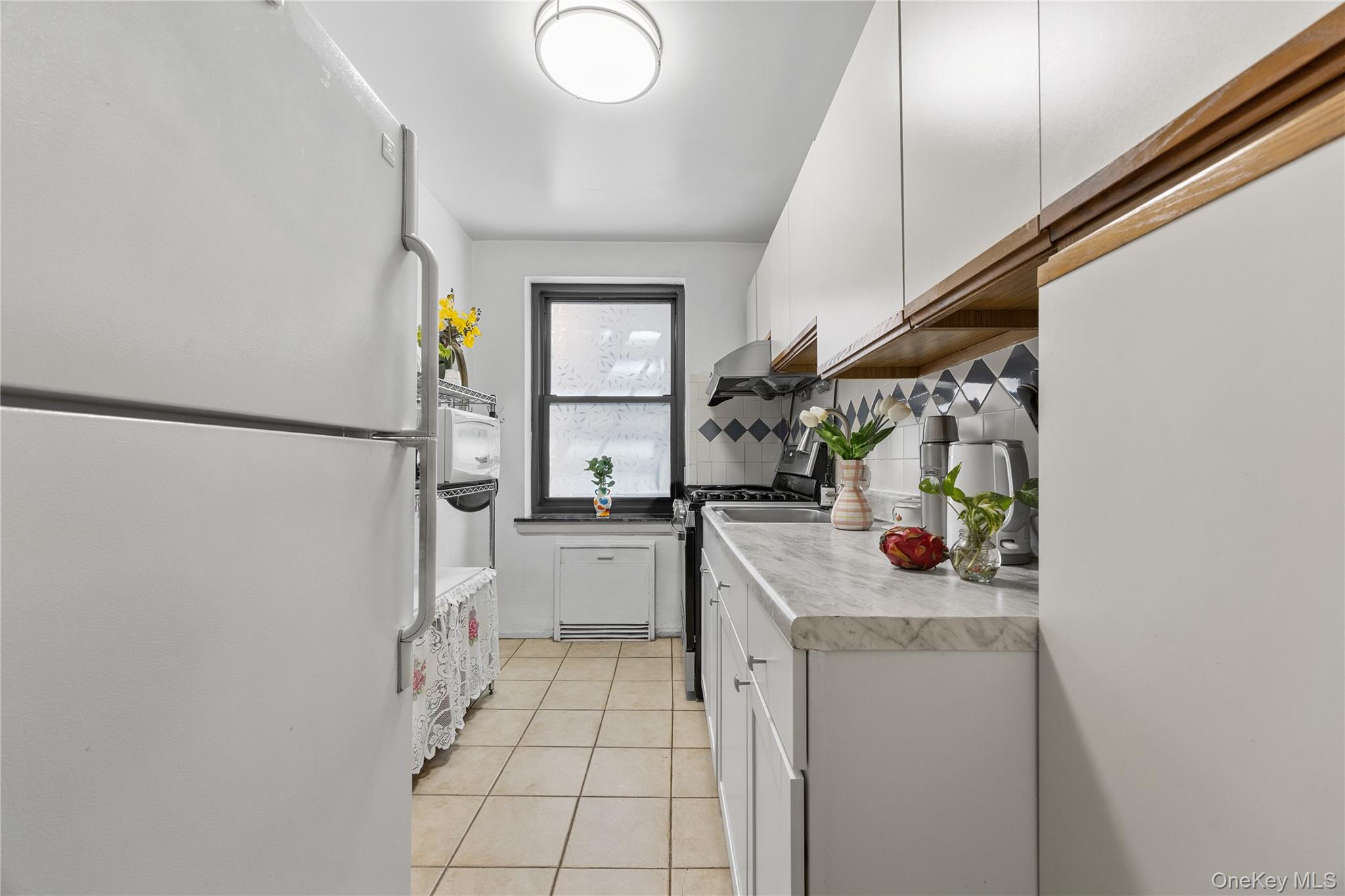 73-23 210th Street # 2G, Bayside, NY 11364