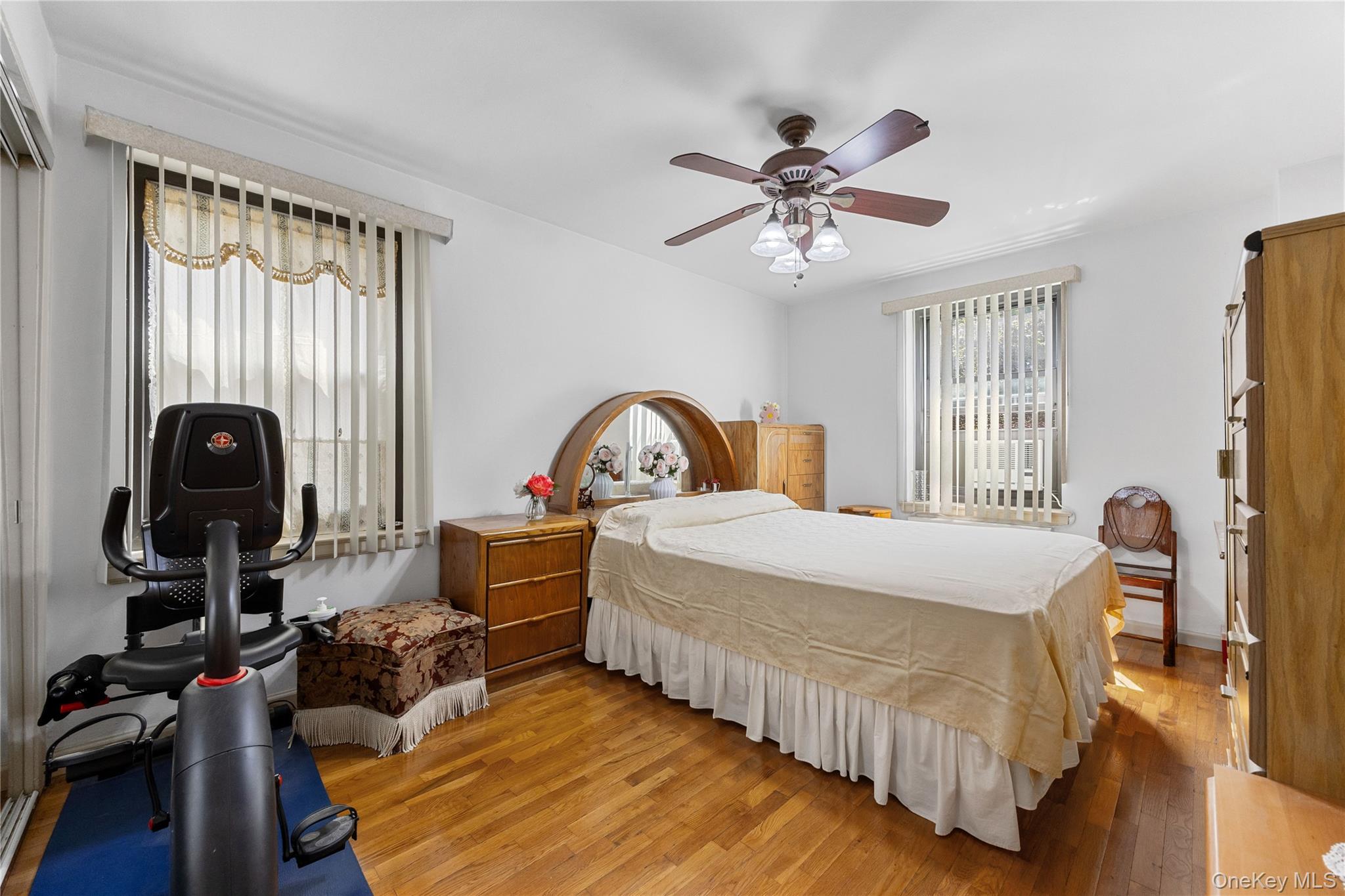 73-23 210th Street # 2G, Bayside, NY 11364