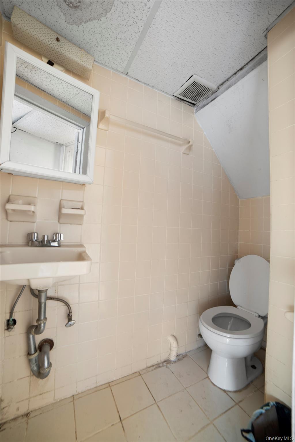 15062 Booth Memorial Avenue, Flushing, NY 11355