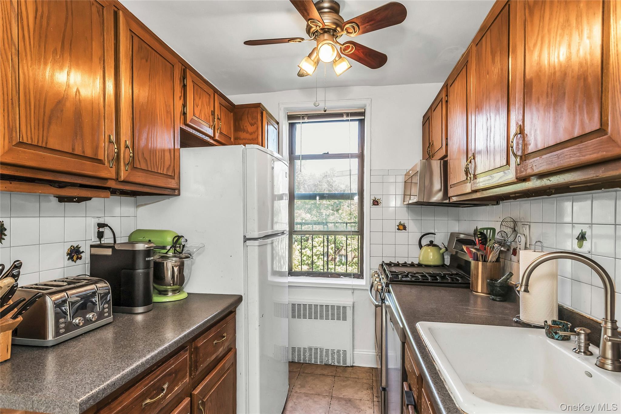 83-20 141 ST # 6 N, Briarwood, NY 11435