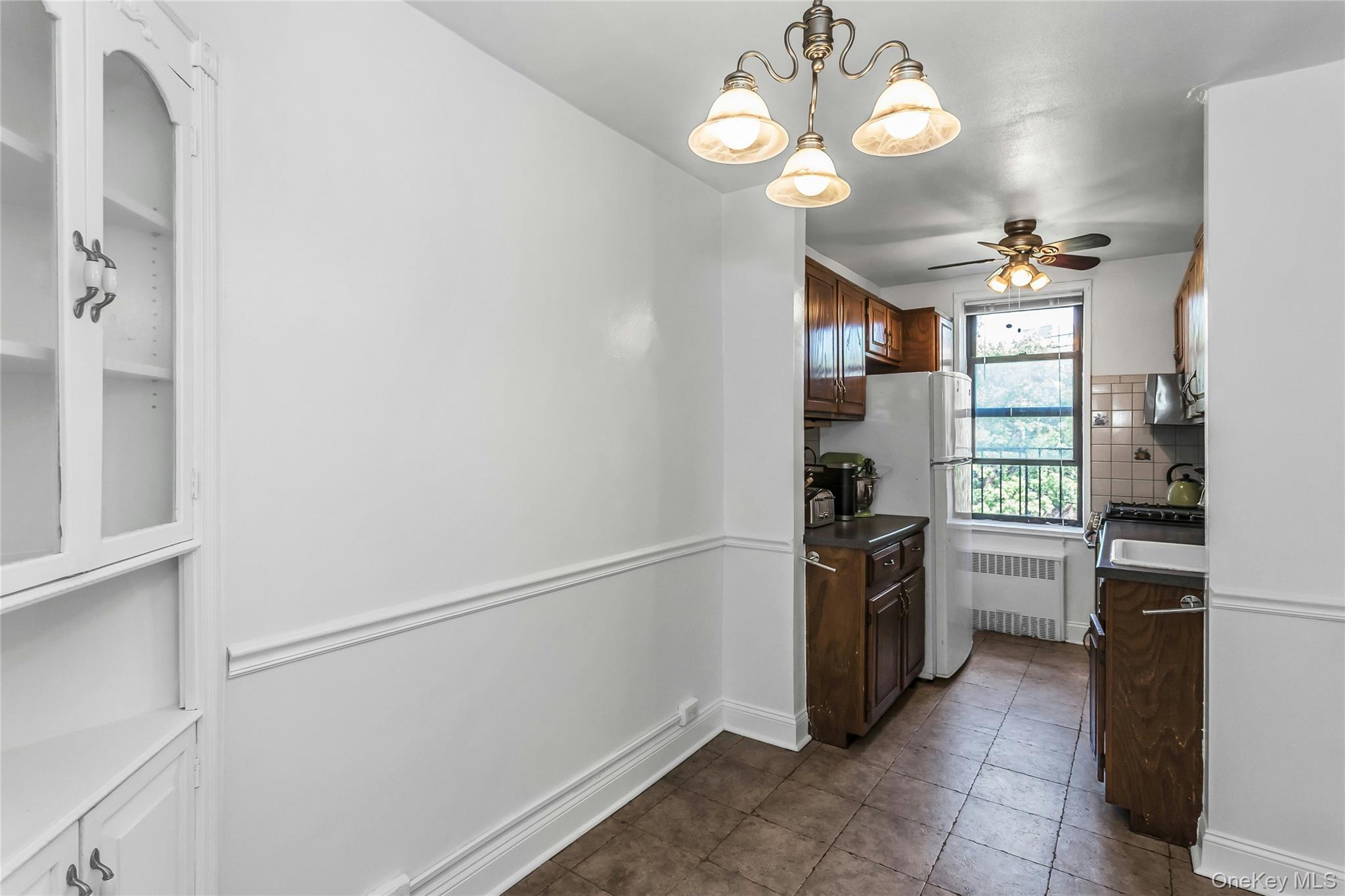 83-20 141 ST # 6 N, Briarwood, NY 11435