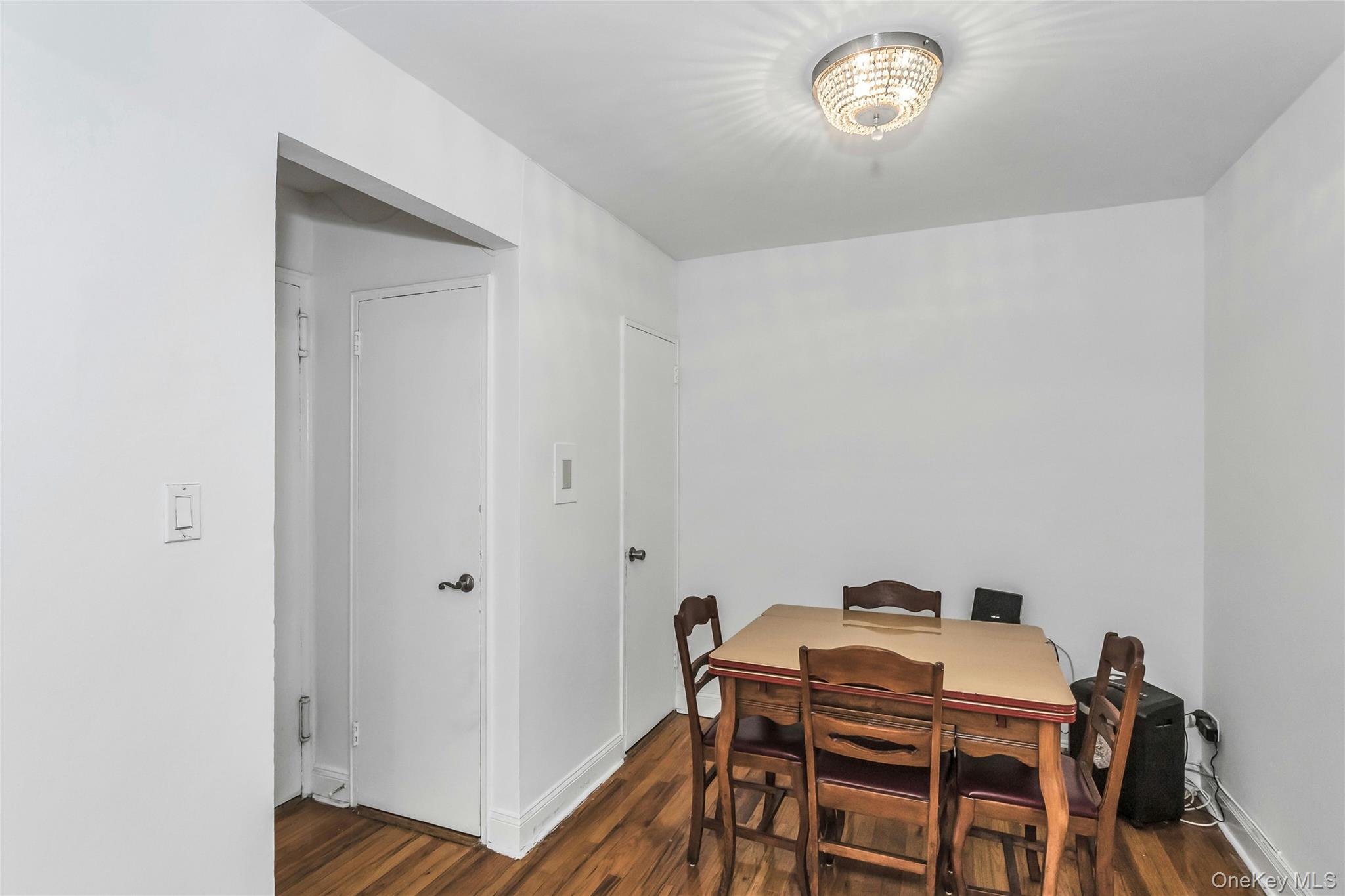 83-20 141 ST # 6 N, Briarwood, NY 11435