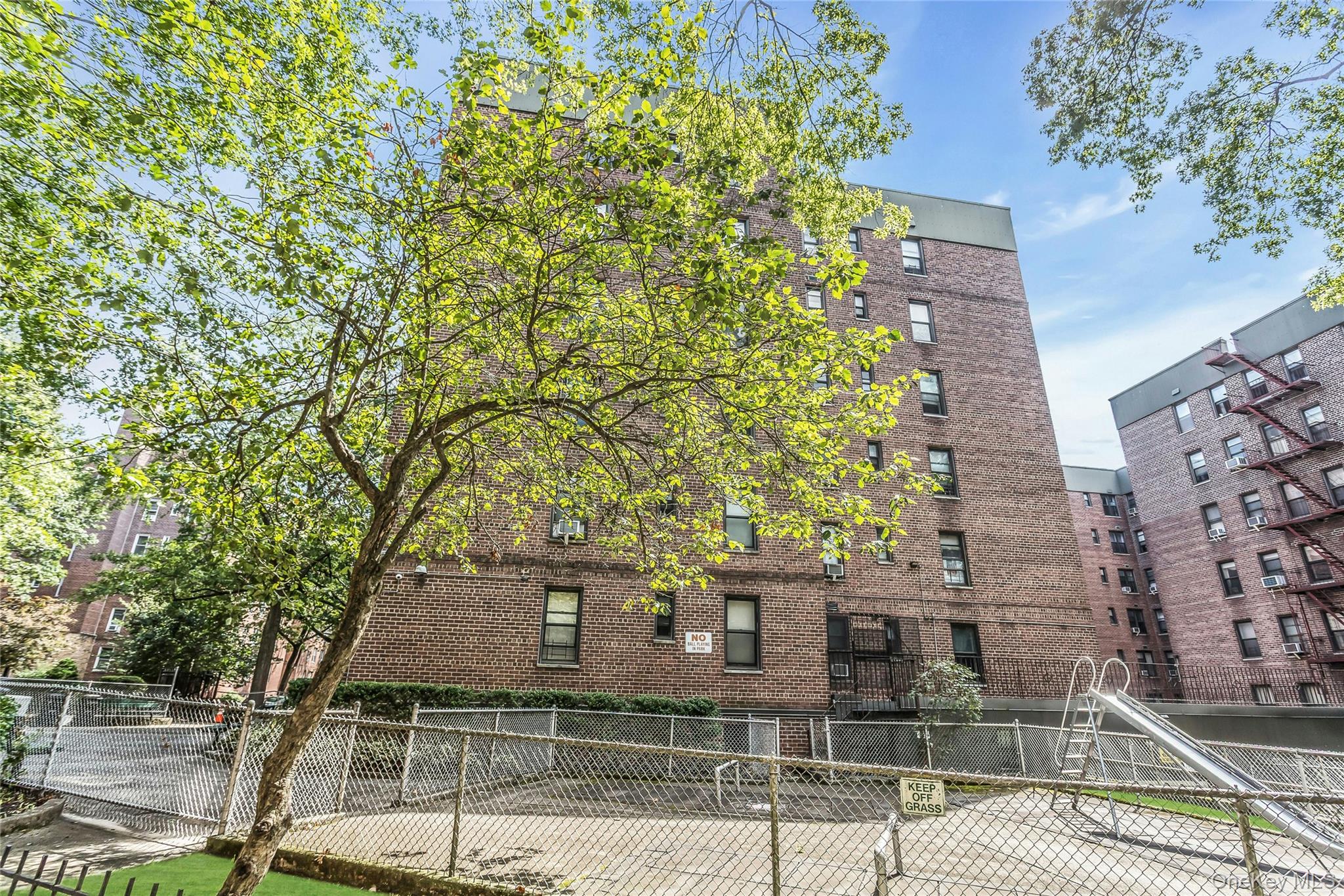 83-20 141 ST # 6 N, Briarwood, NY 11435