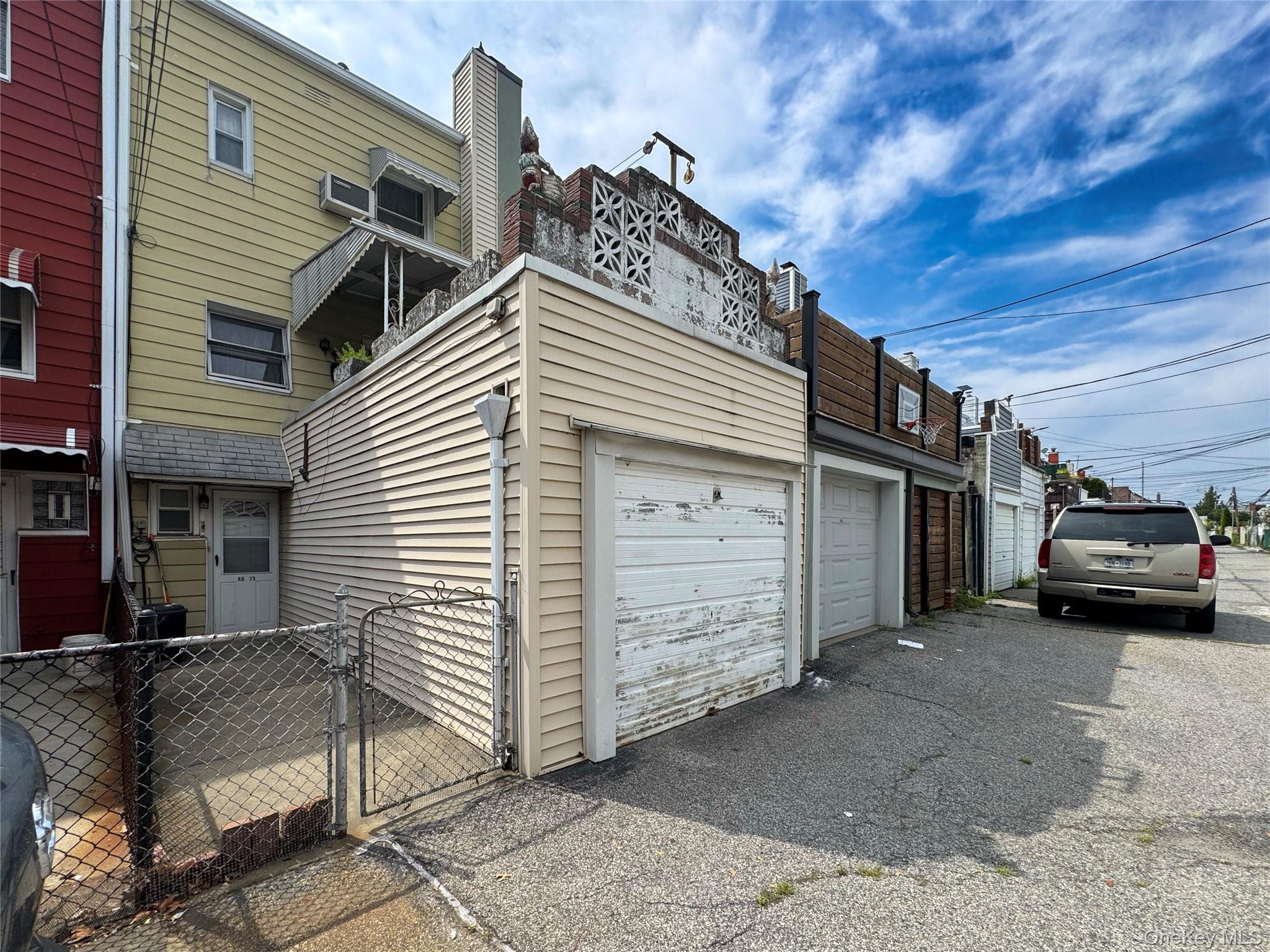 6073 71 Street, Maspeth, NY 11378