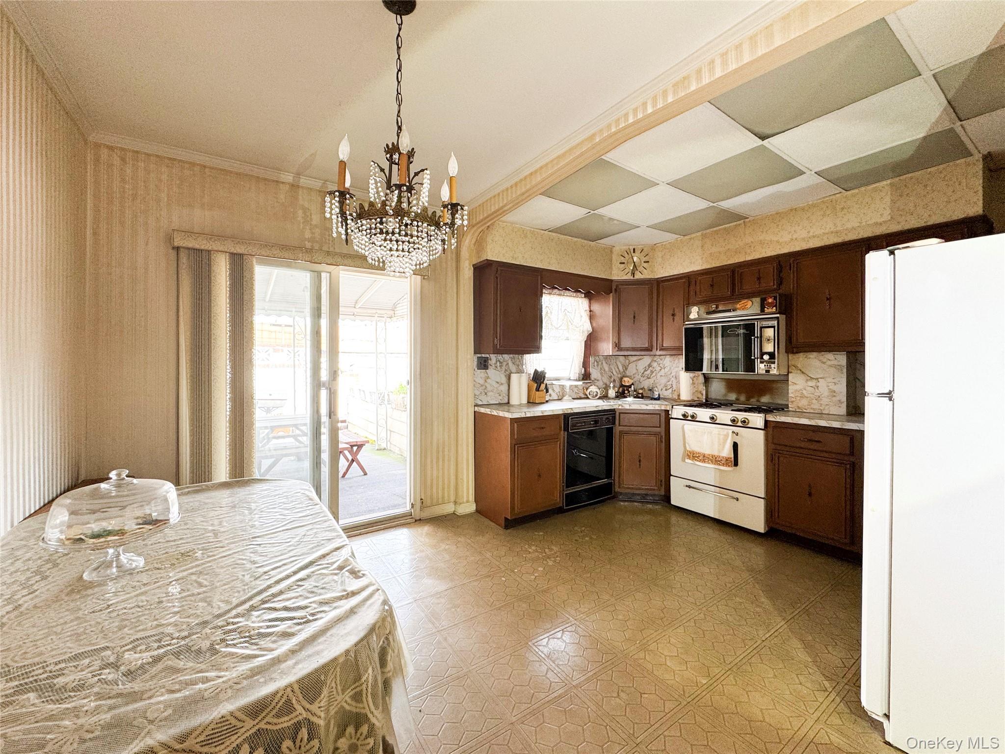 6073 71 Street, Maspeth, NY 11378