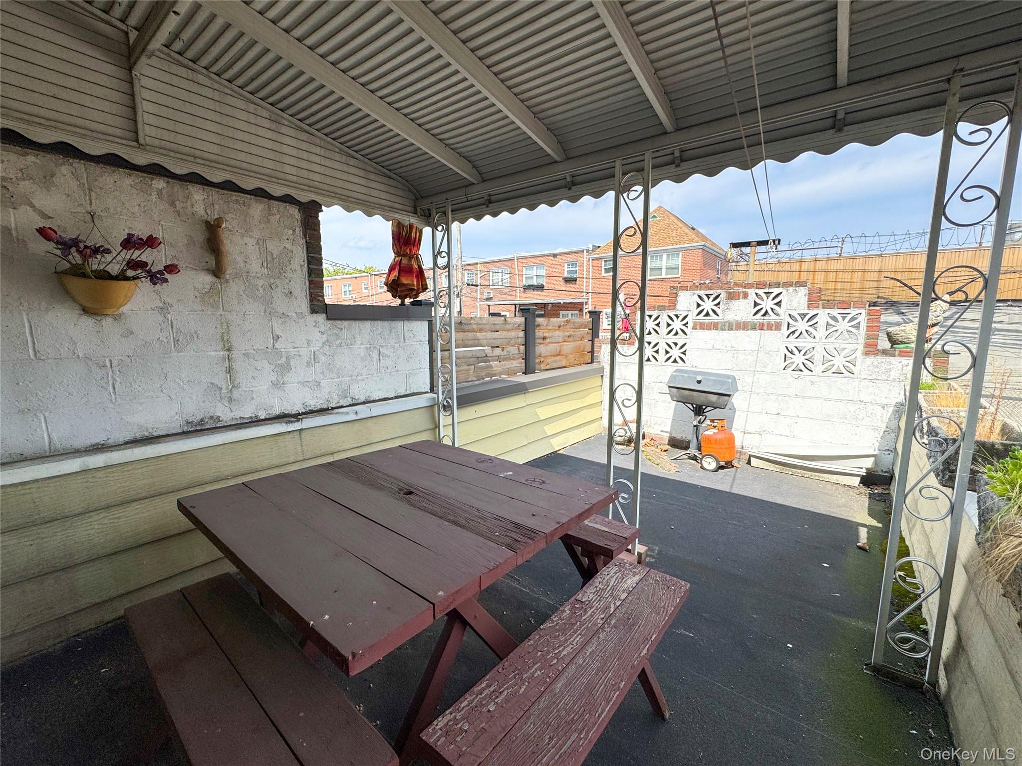 6073 71 Street, Maspeth, NY 11378