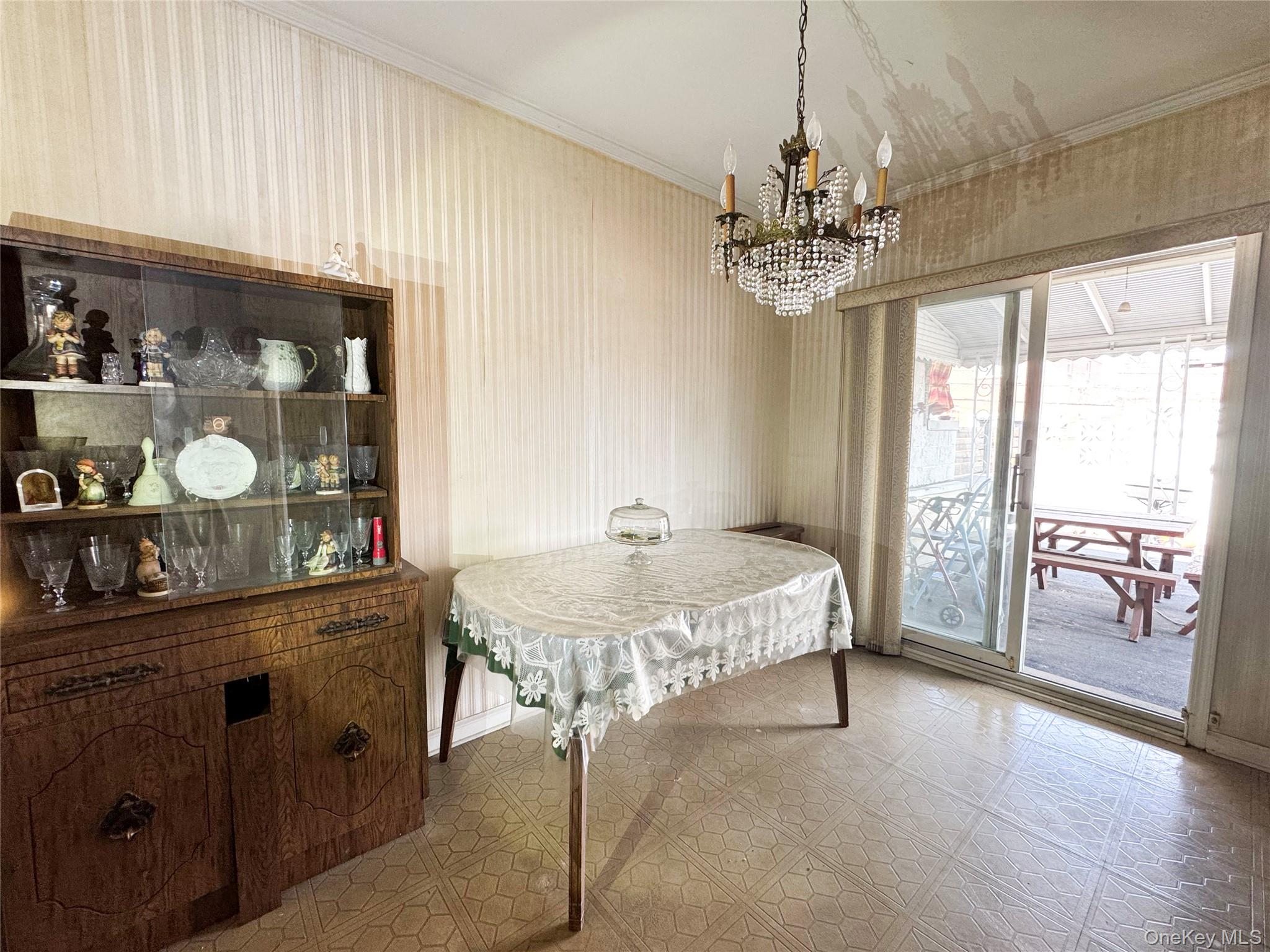 6073 71 Street, Maspeth, NY 11378