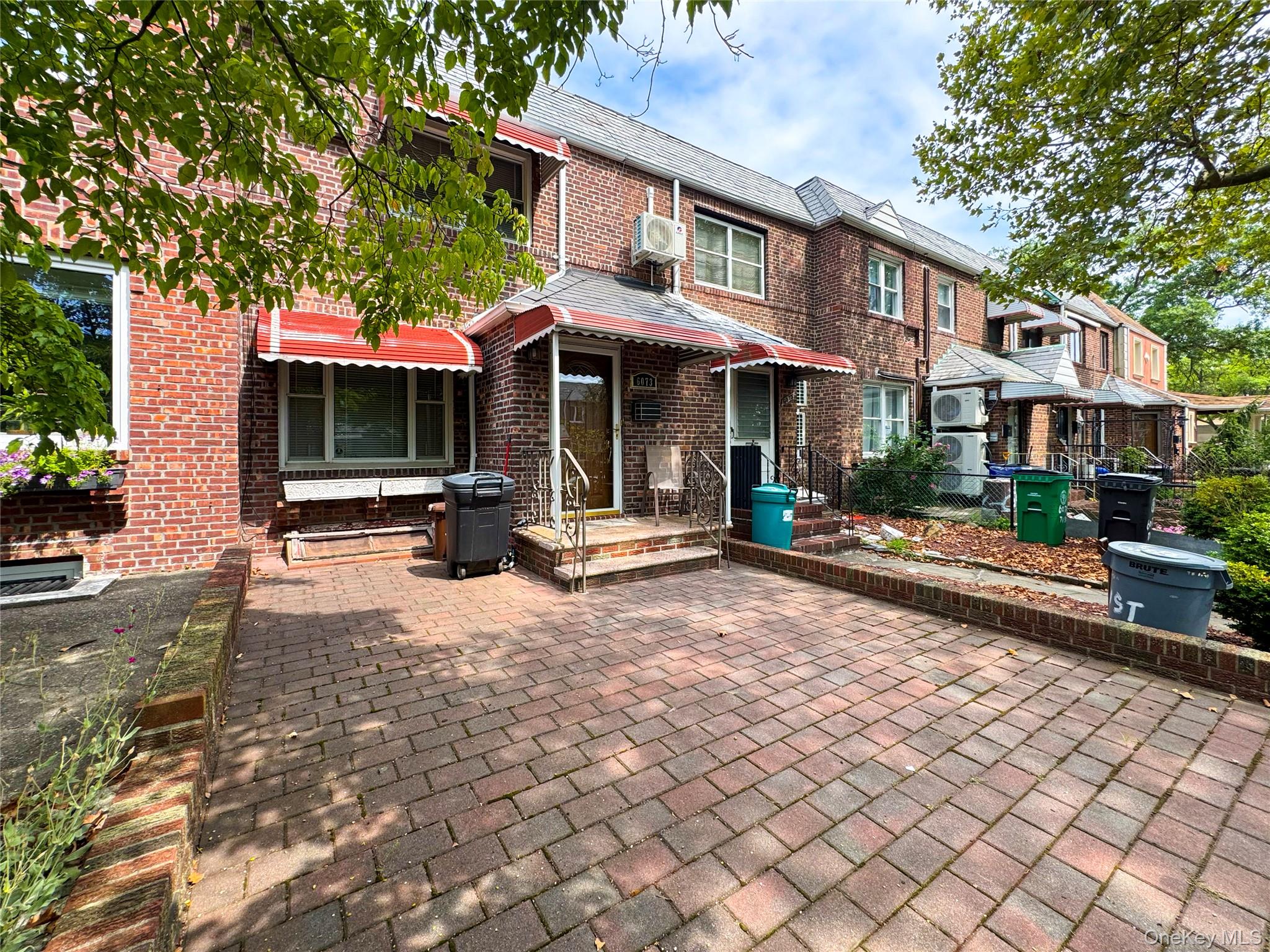 6073 71 Street, Maspeth, NY 11378