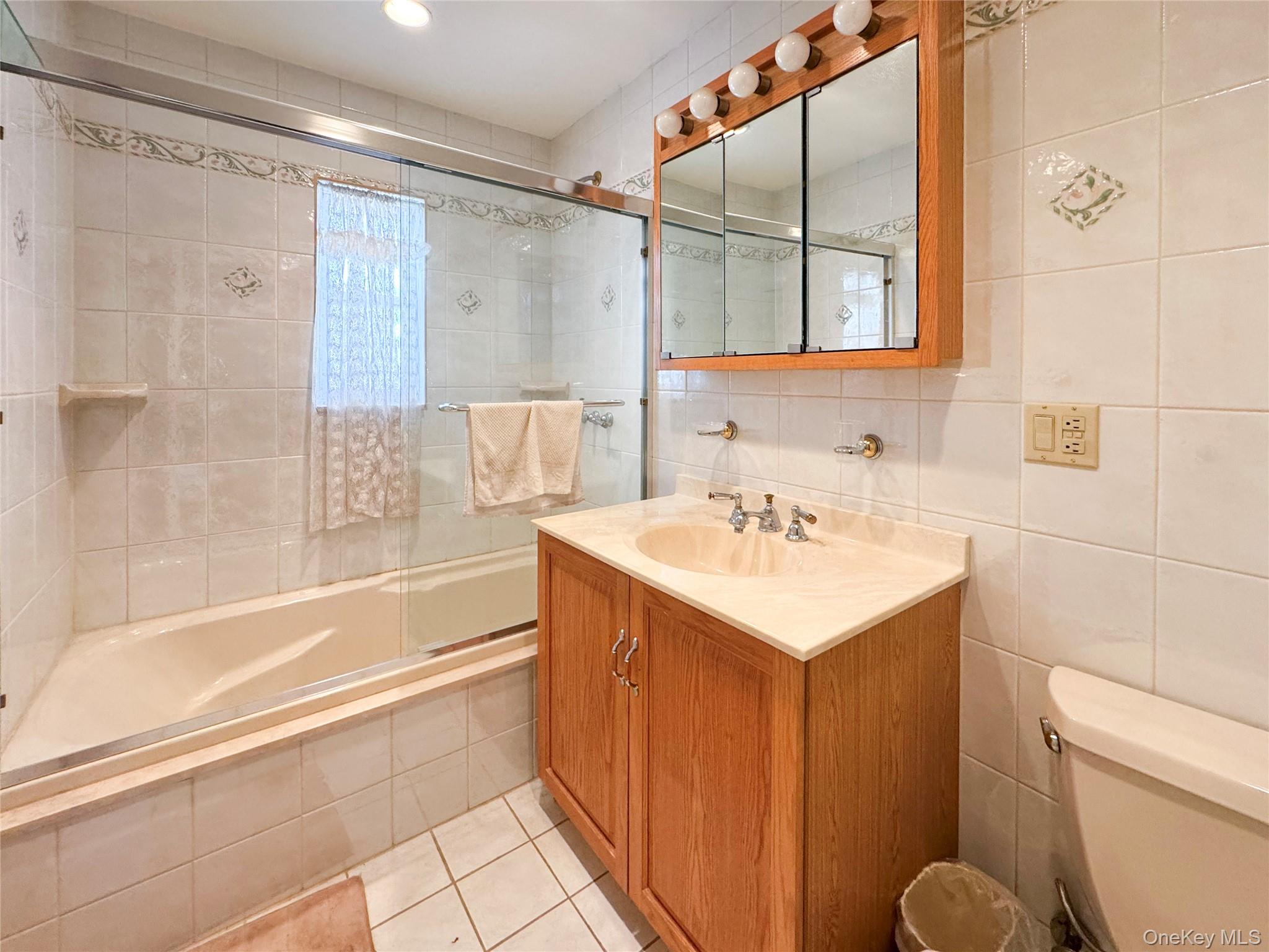 6073 71 Street, Maspeth, NY 11378