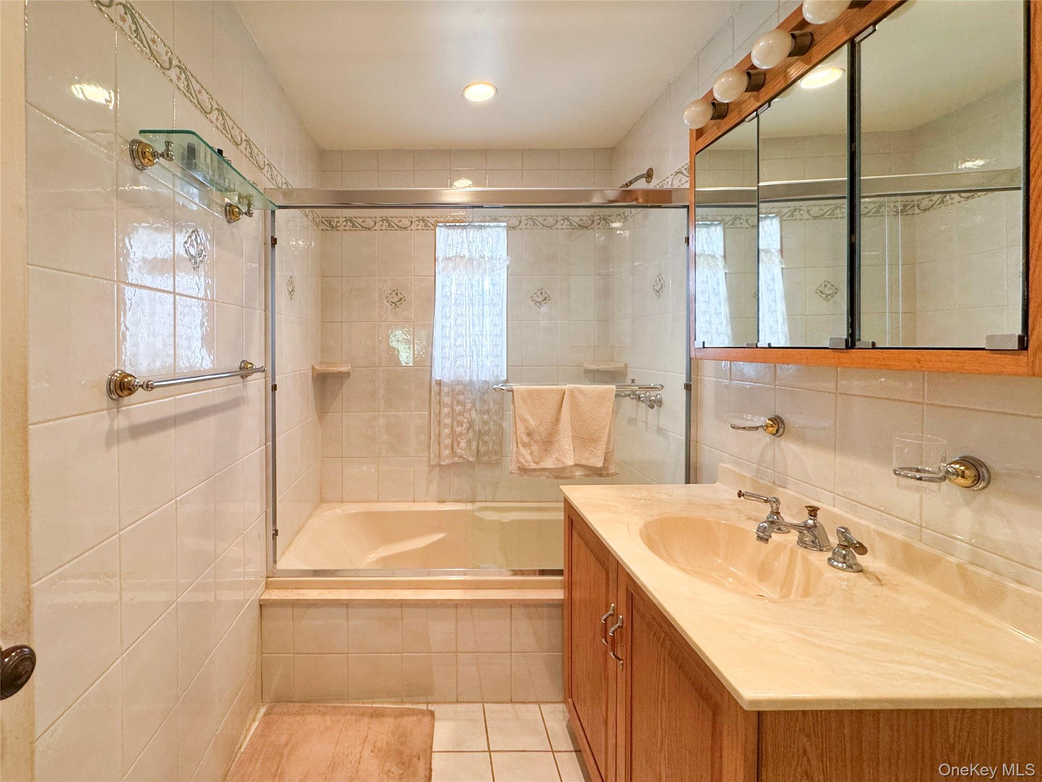 6073 71 Street, Maspeth, NY 11378