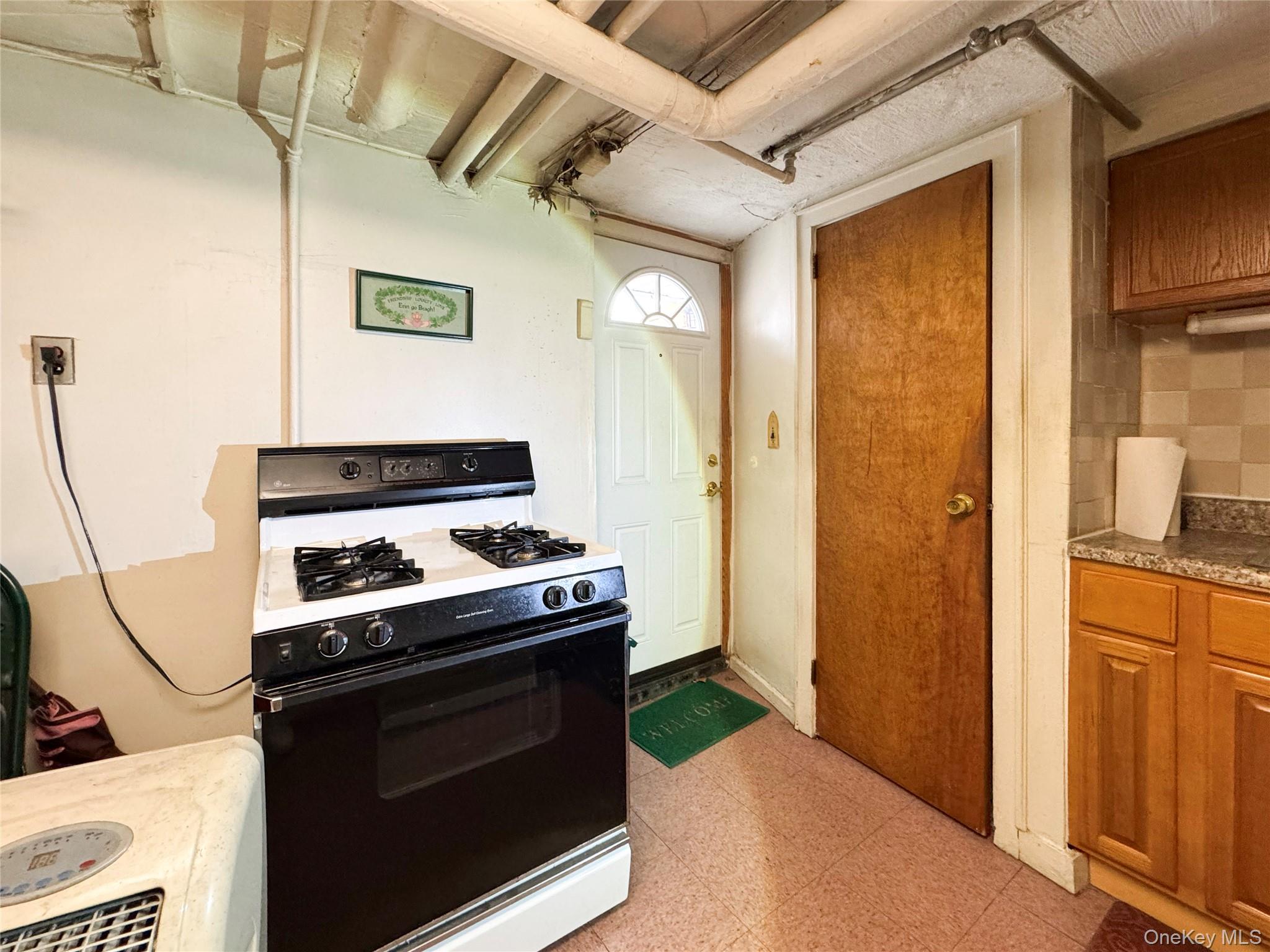 6073 71 Street, Maspeth, NY 11378