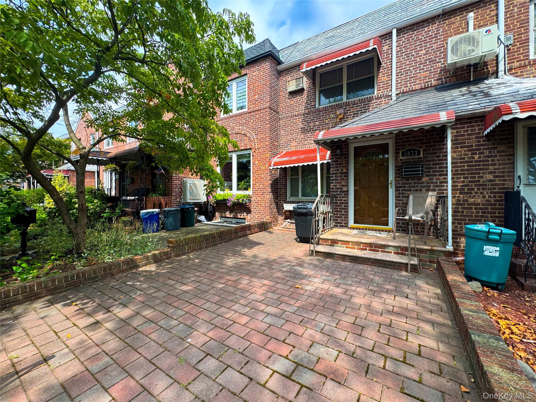 6073 71 Street, Maspeth, NY 11378