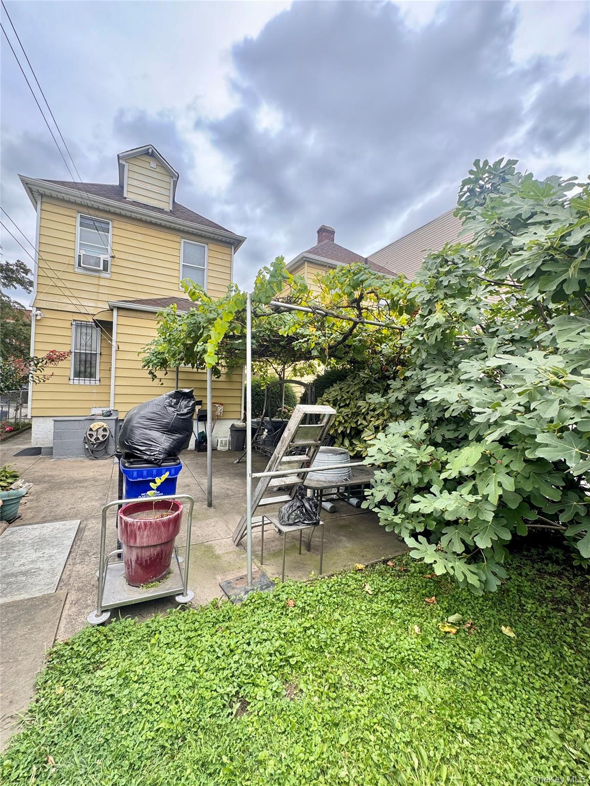 101-17 46th Ave, Corona, NY 11368