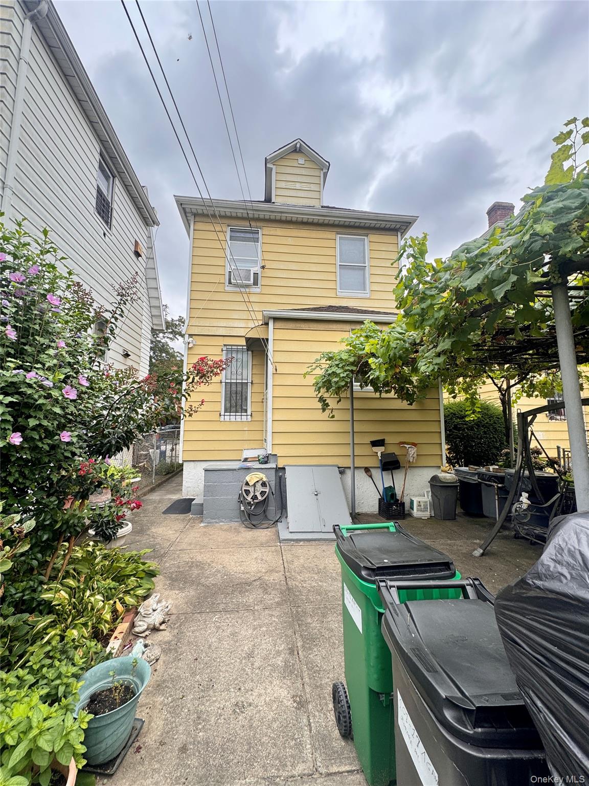 101-17 46th Ave, Corona, NY 11368