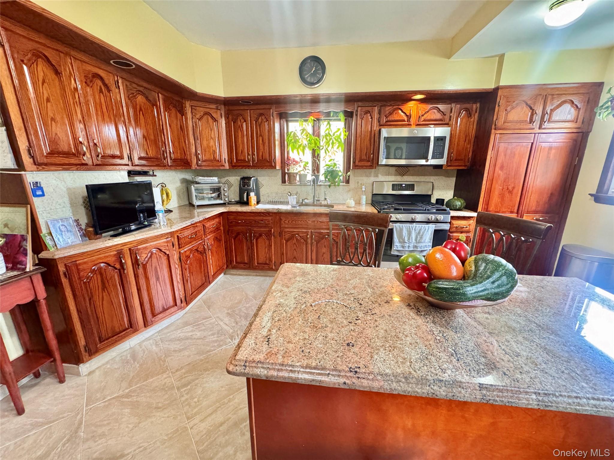 101-17 46th Ave, Corona, NY 11368