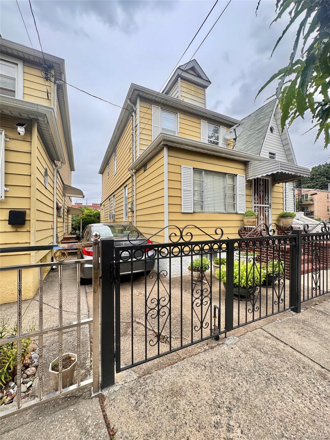 101-17 46th Ave, Corona, NY 11368