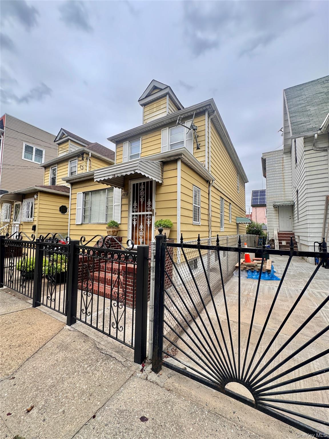 101-17 46th Ave, Corona, NY 11368