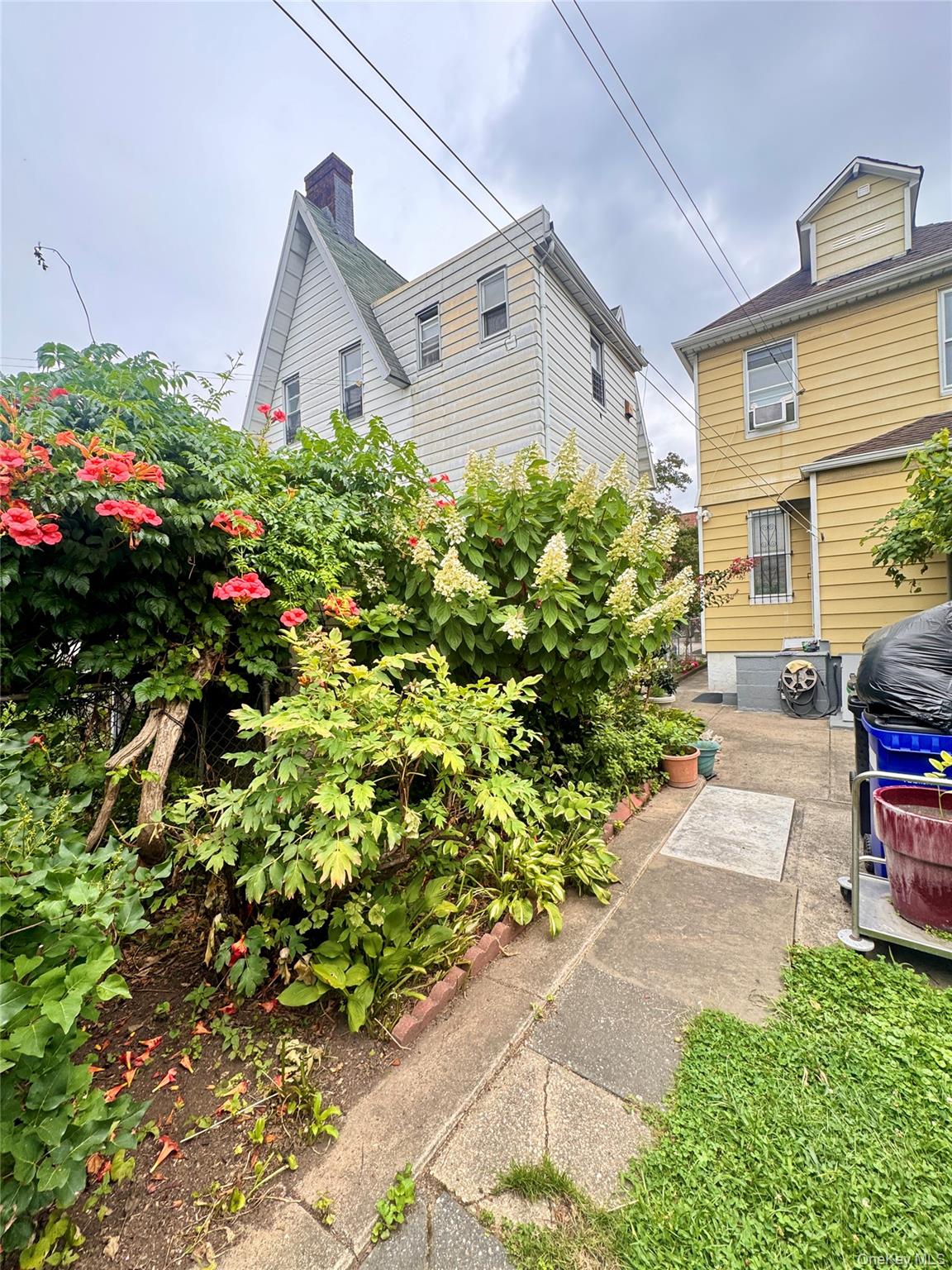 101-17 46th Ave, Corona, NY 11368