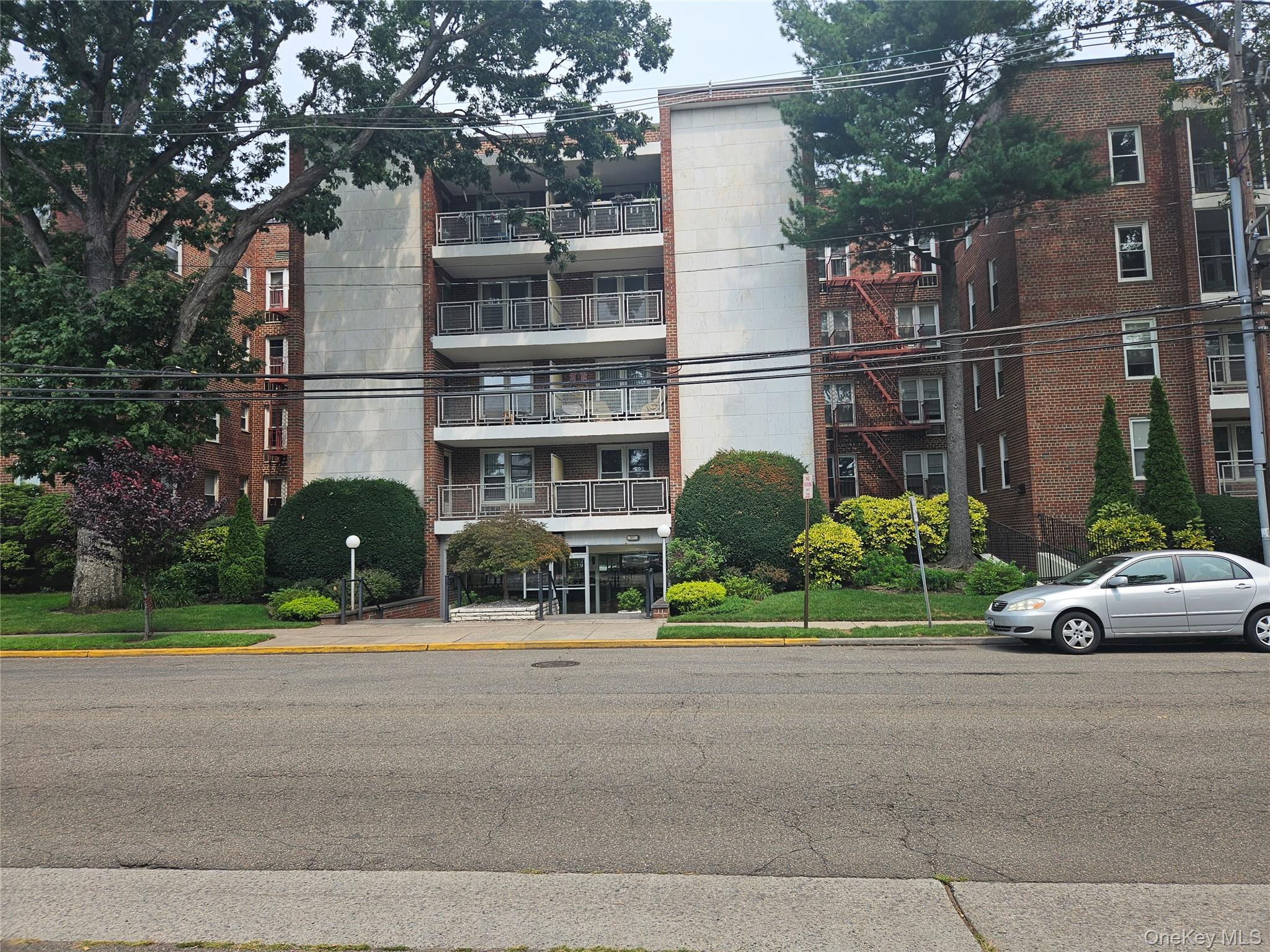 110 Brooklyn Avenue # 1D, Freeport, NY 11520