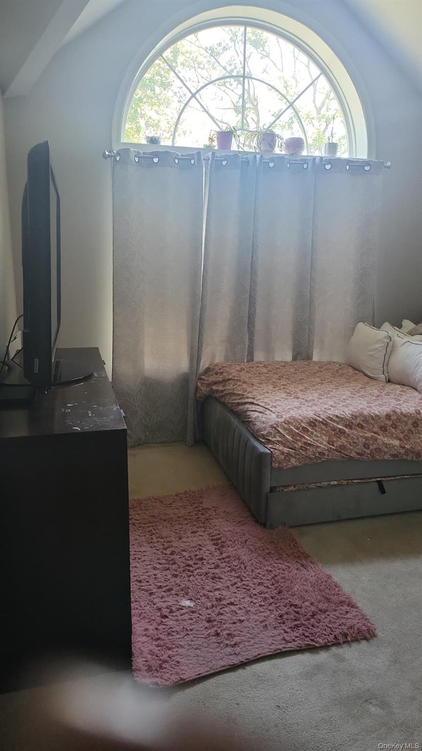 70 W 8th Street, Ronkonkoma, NY 11779