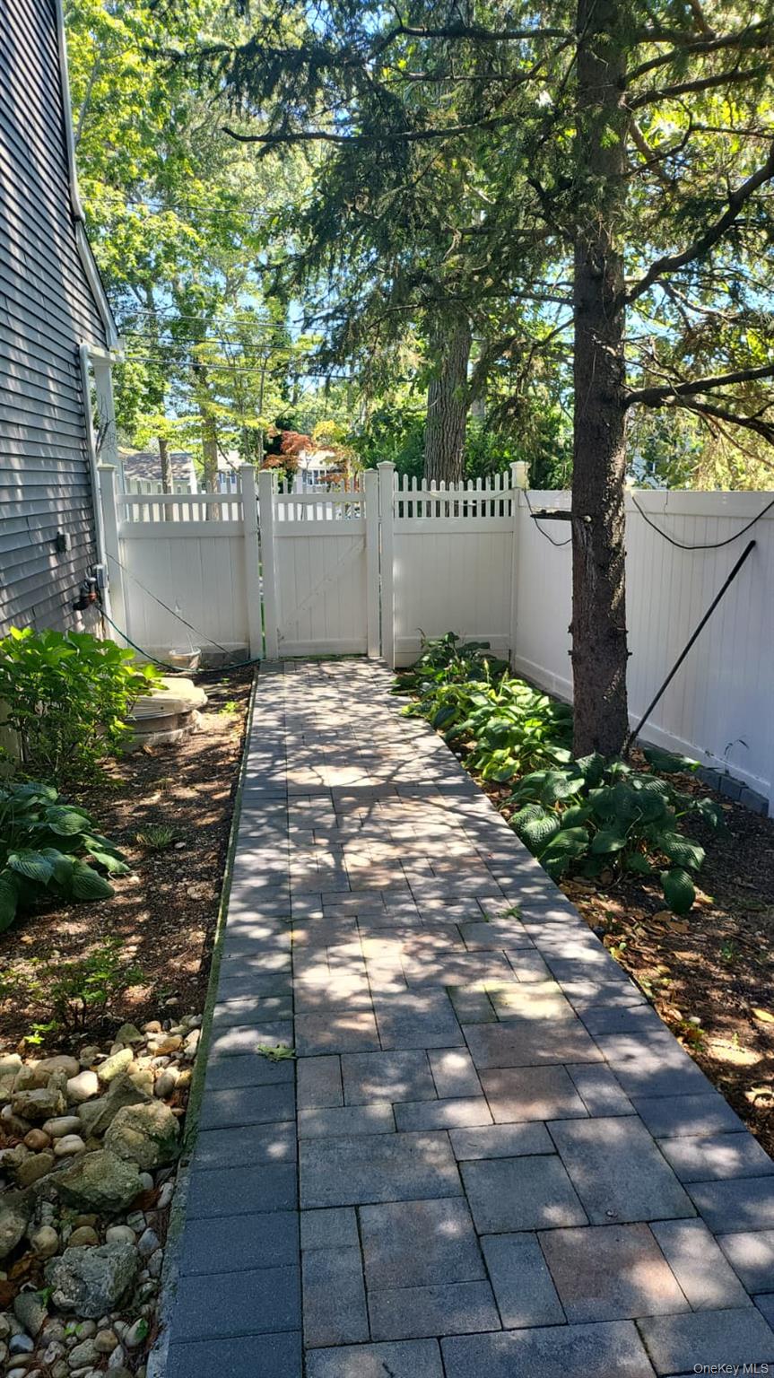 70 W 8th Street, Ronkonkoma, NY 11779