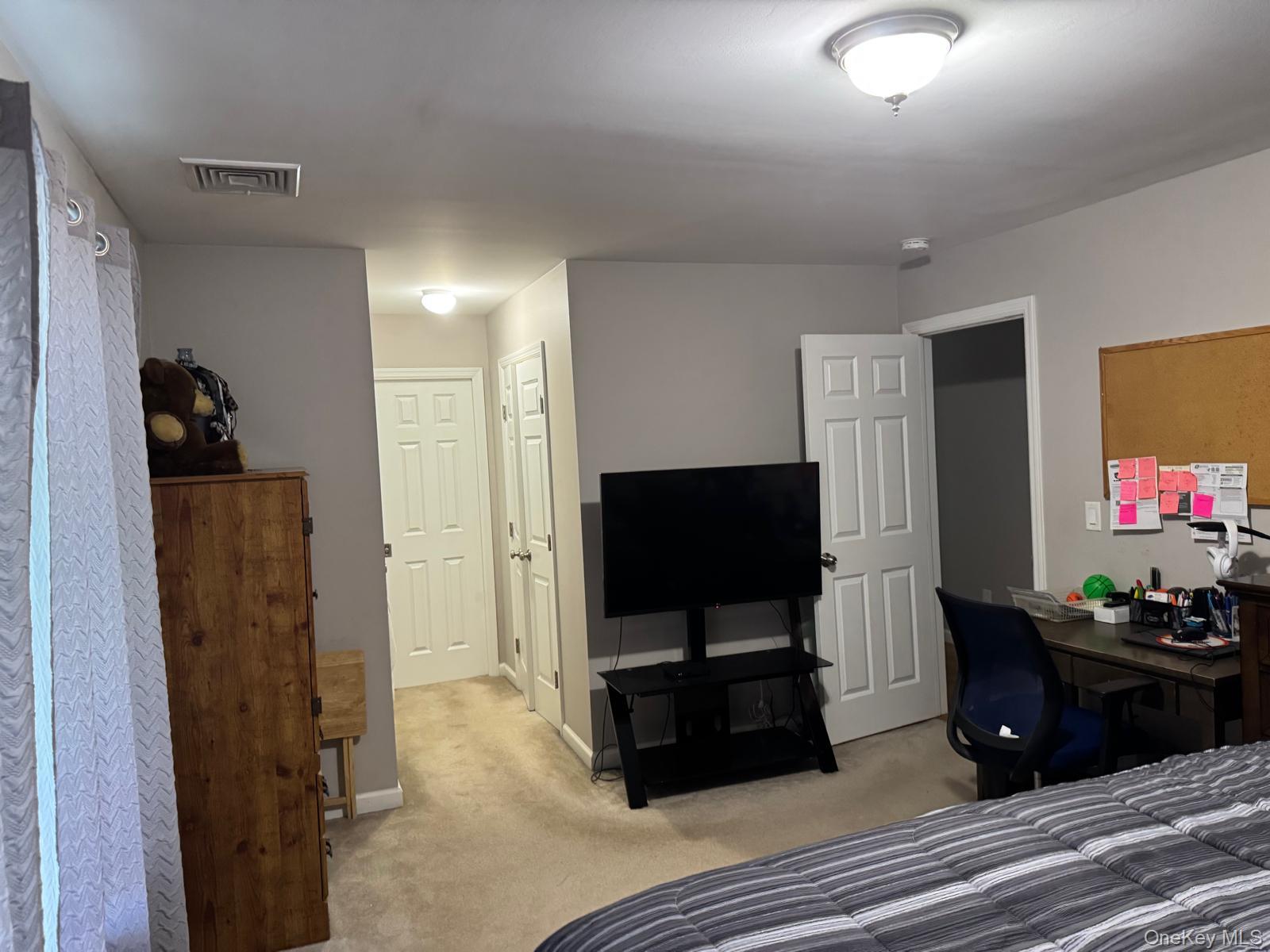 70 W 8th Street, Ronkonkoma, NY 11779