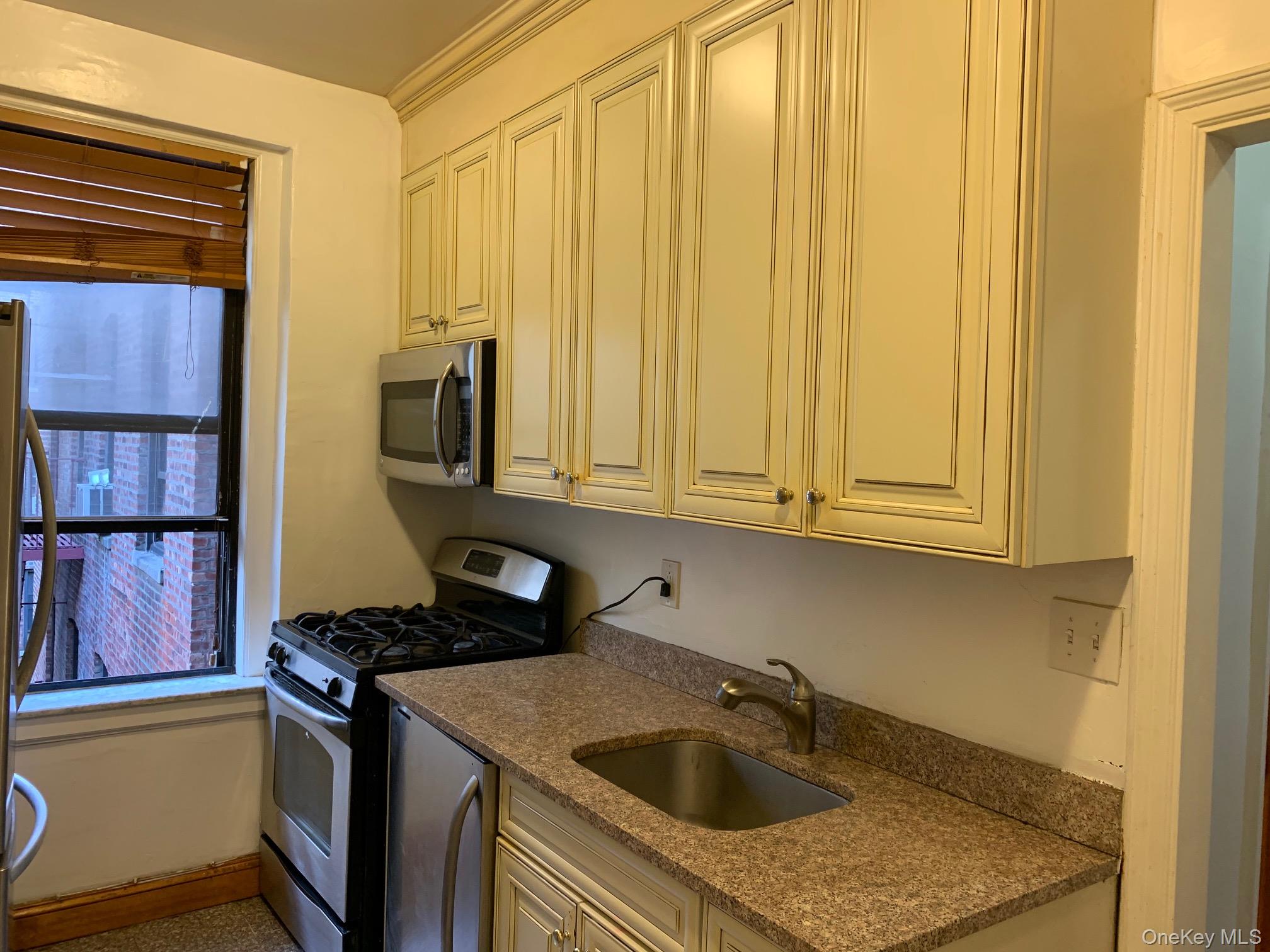 4333 48th Street # 3C, Sunnyside, NY 11104