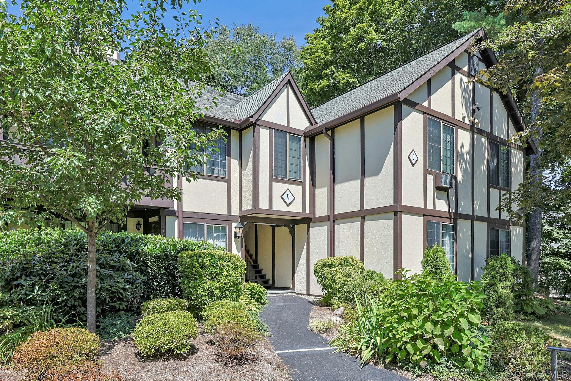 9 Tudor Court # 4, Pleasantville, NY 10570