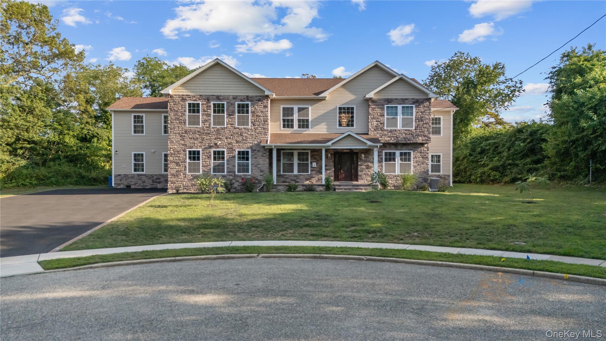 4 Coventry Court, Wheatley Heights, NY 11798