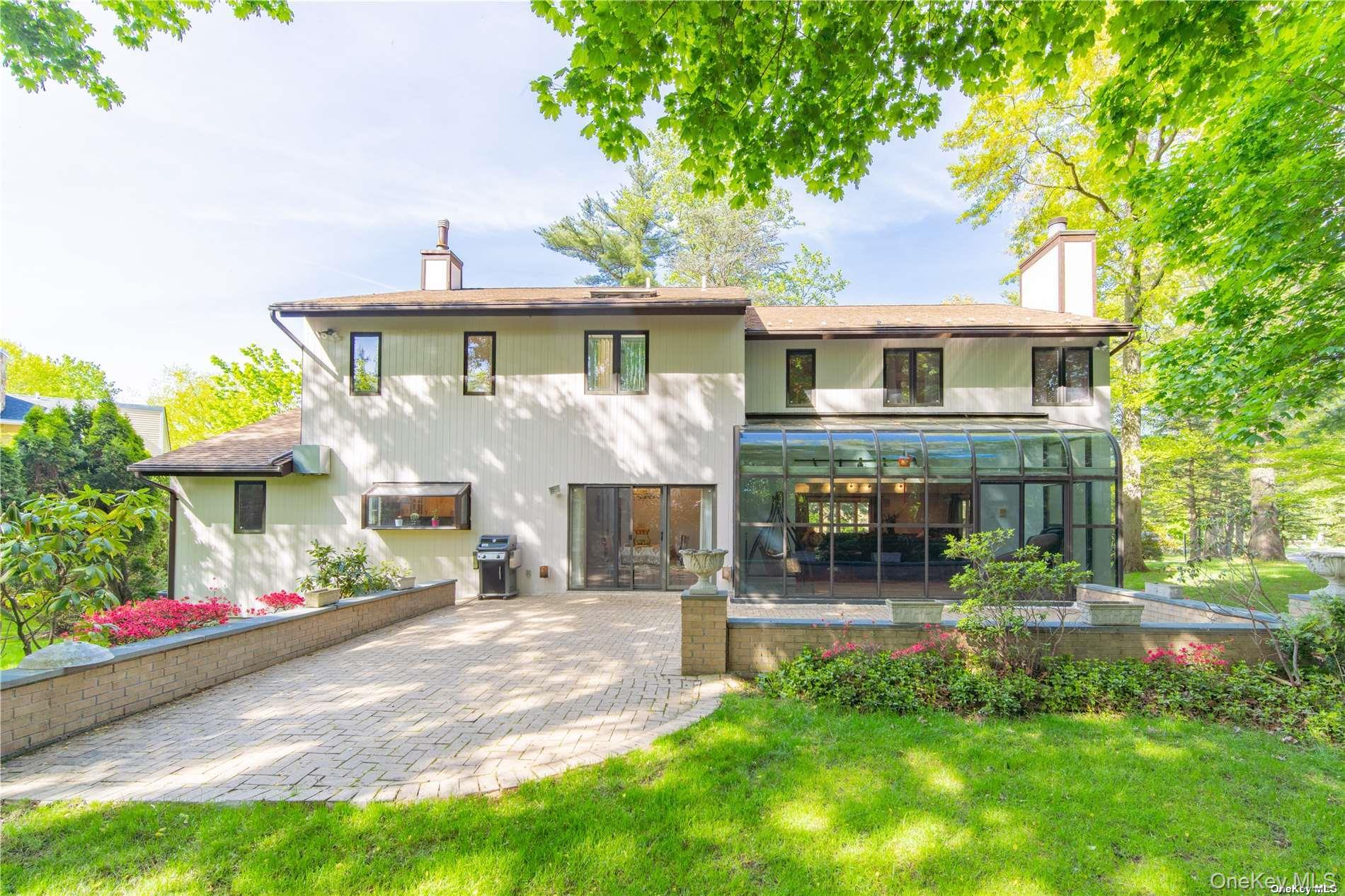 12 Bolton Drive, Manhasset, NY 11030