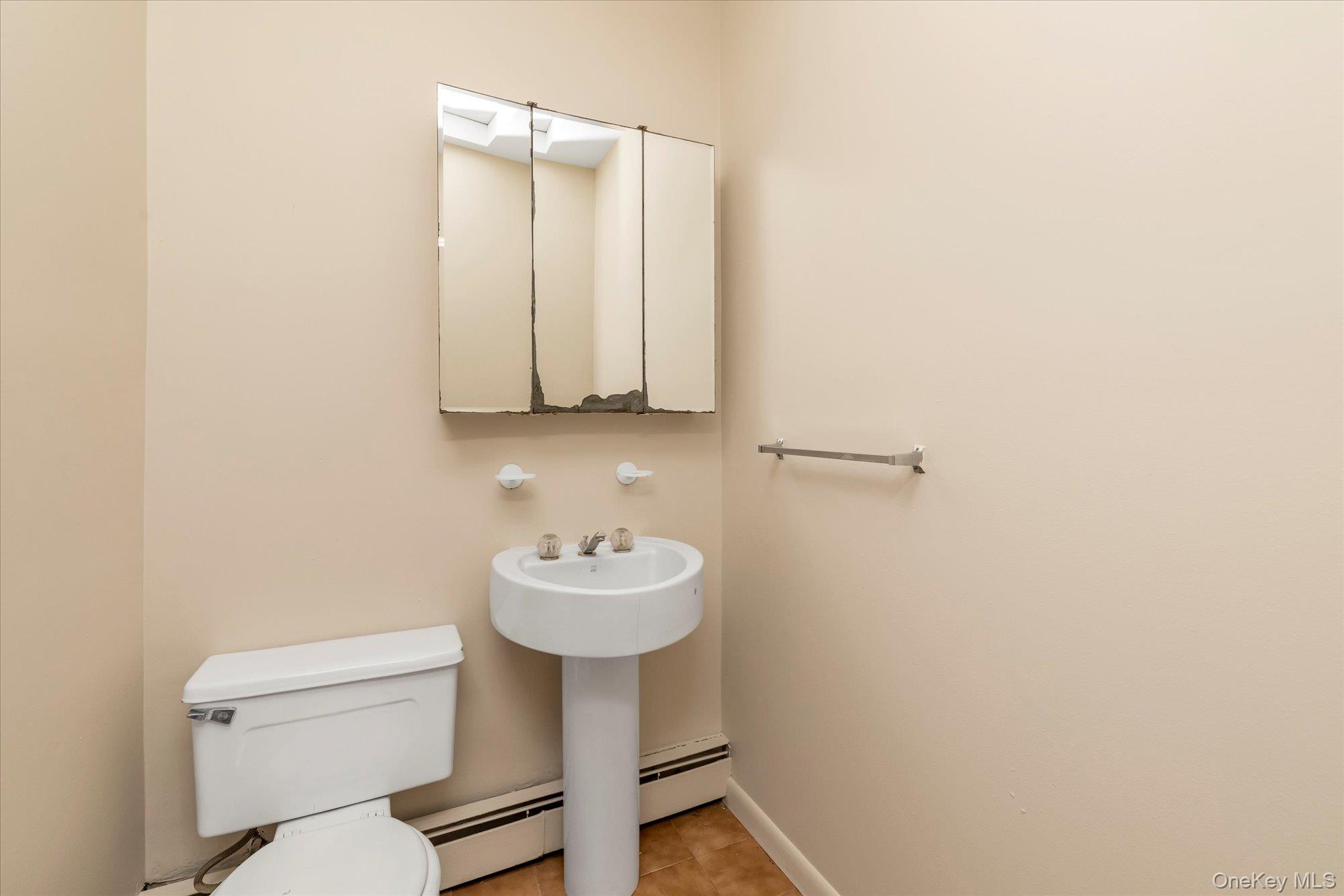 41 Newport Road, Island Park, NY 11558