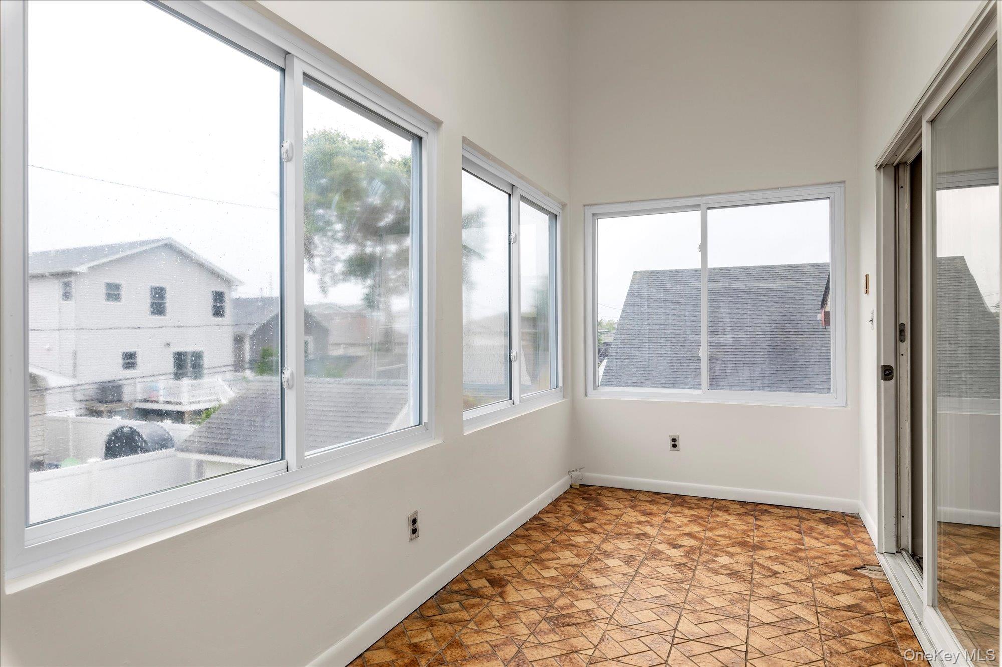 41 Newport Road, Island Park, NY 11558