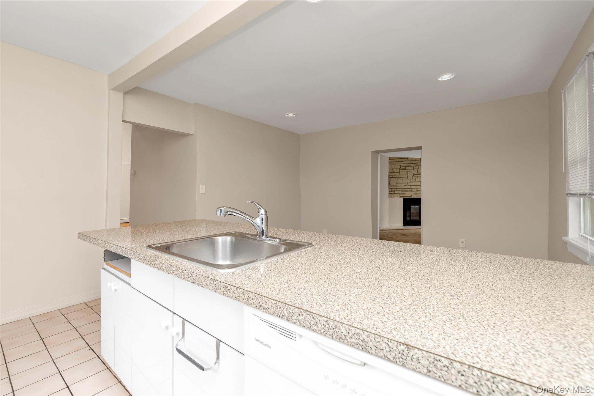 41 Newport Road, Island Park, NY 11558