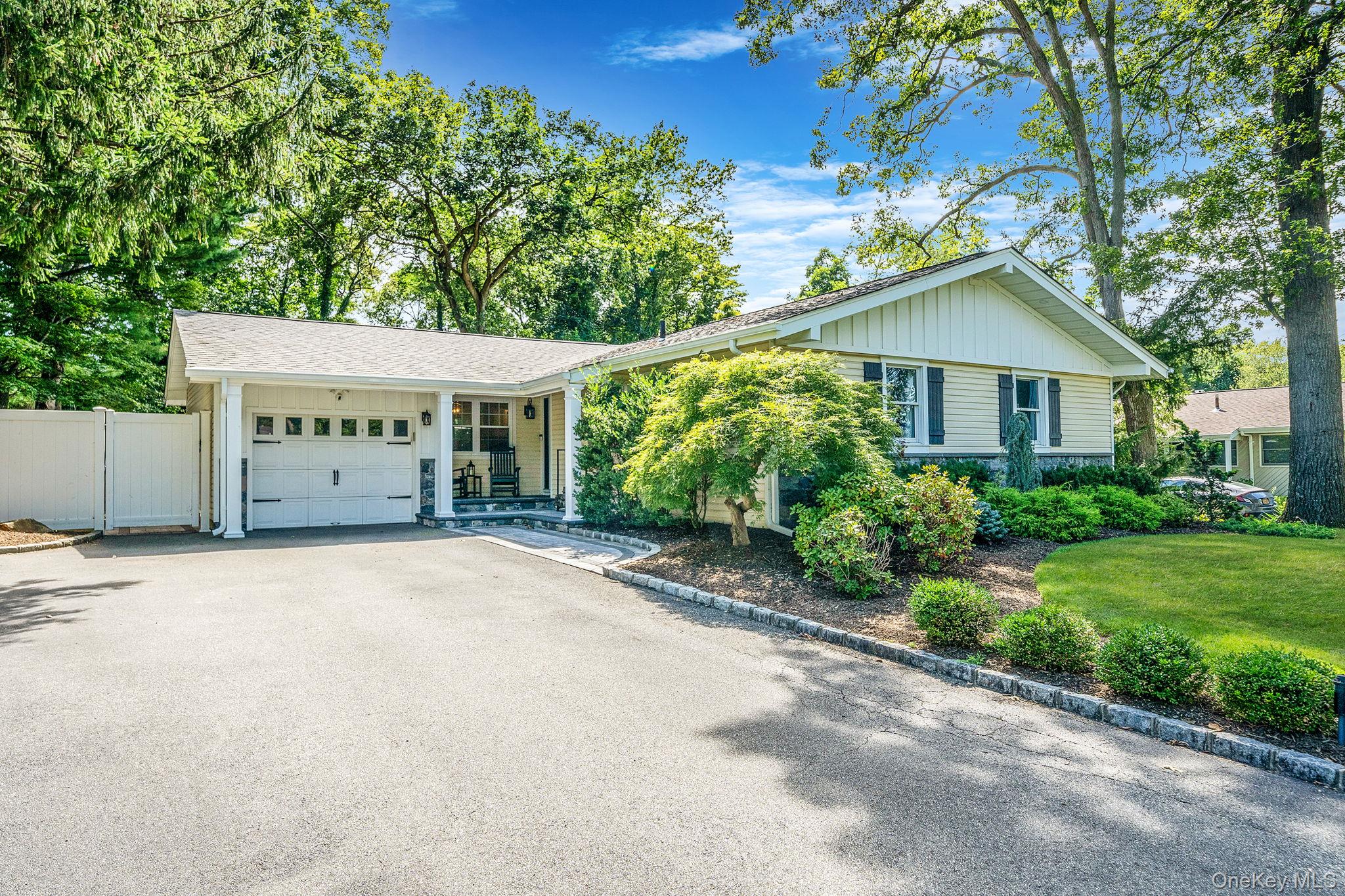 85 Eagle Lane, Hauppauge, NY 11788