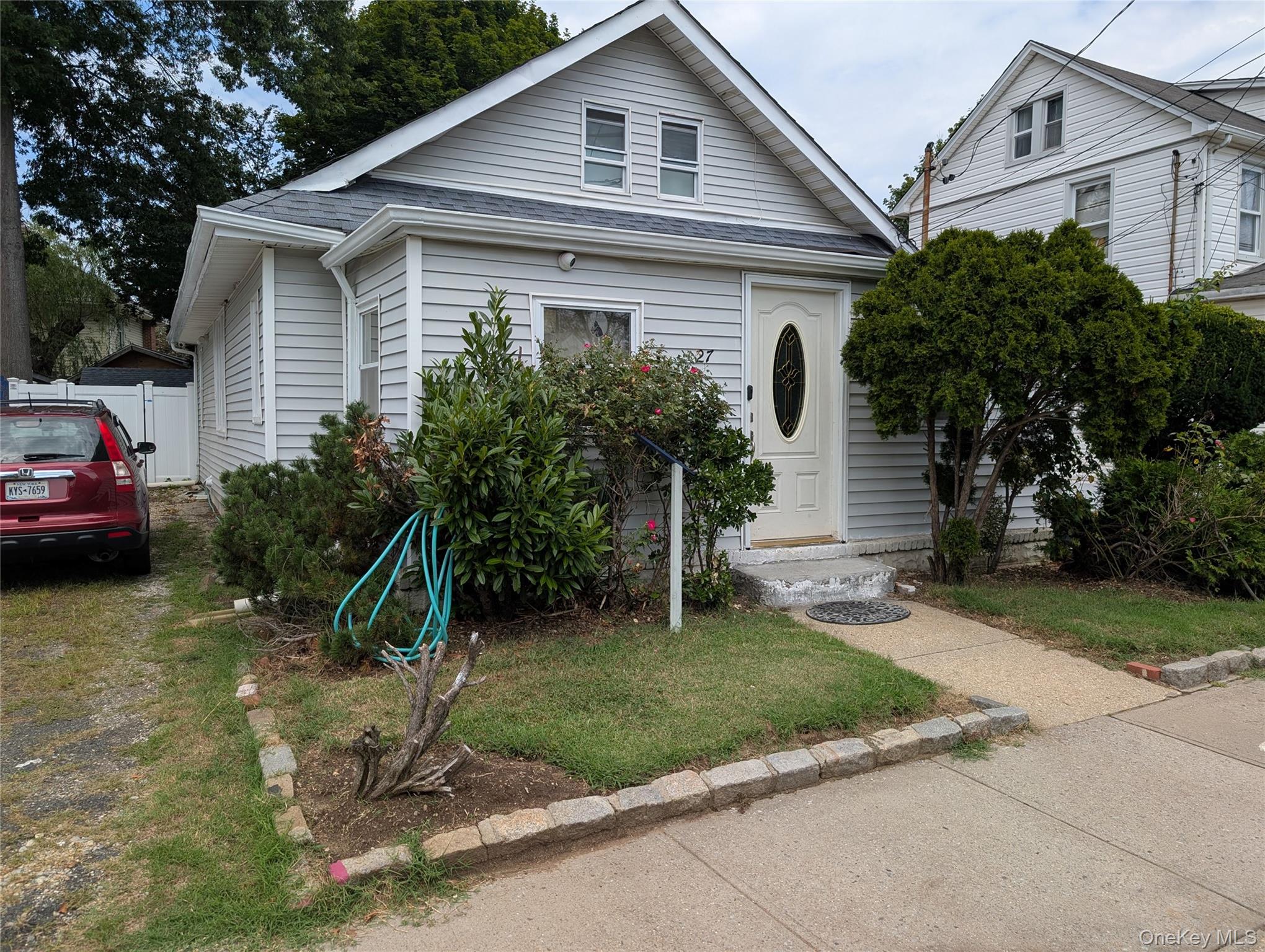 27 Hoff Court, Hempstead, NY 11550