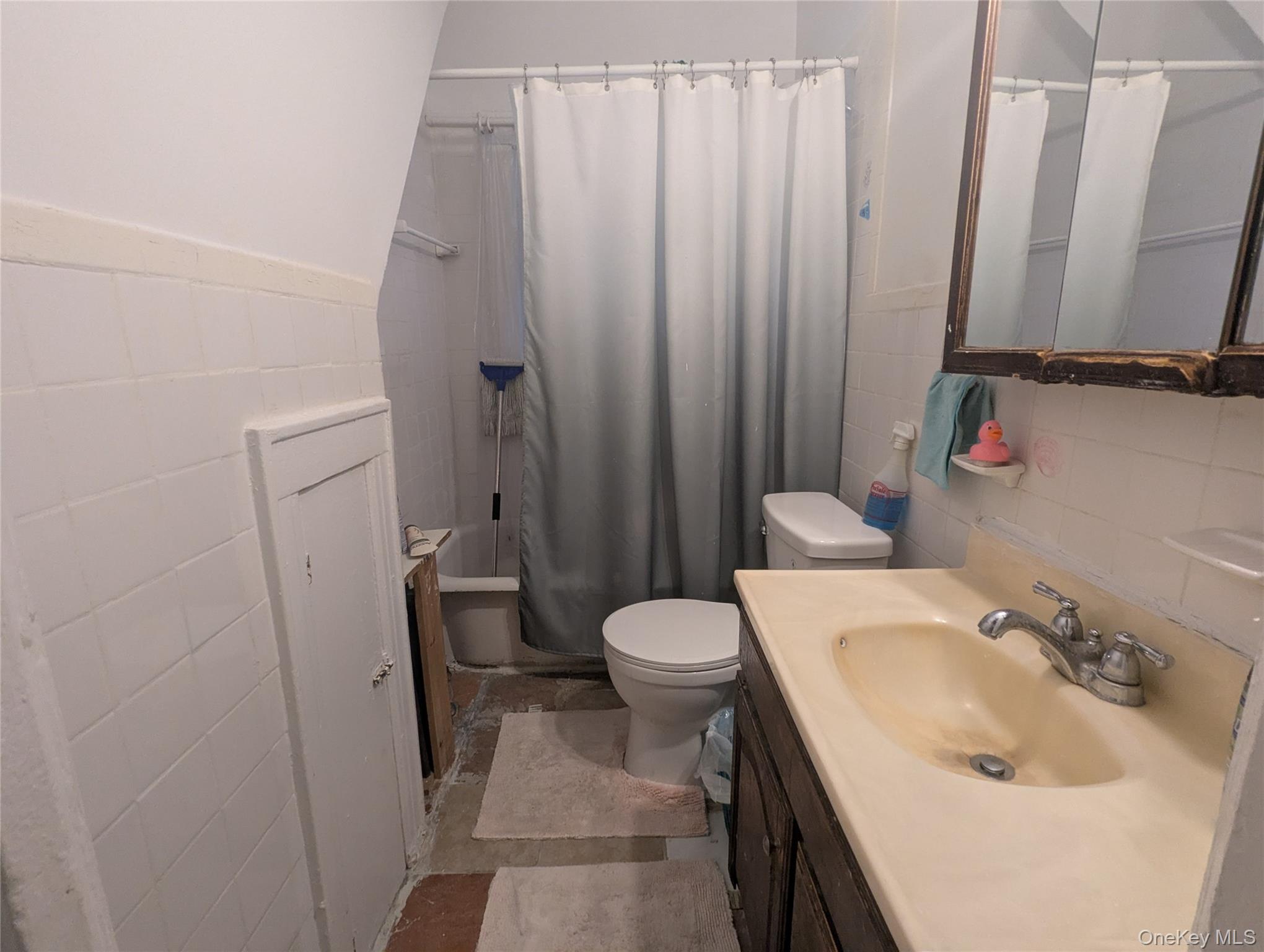 27 Hoff Court, Hempstead, NY 11550