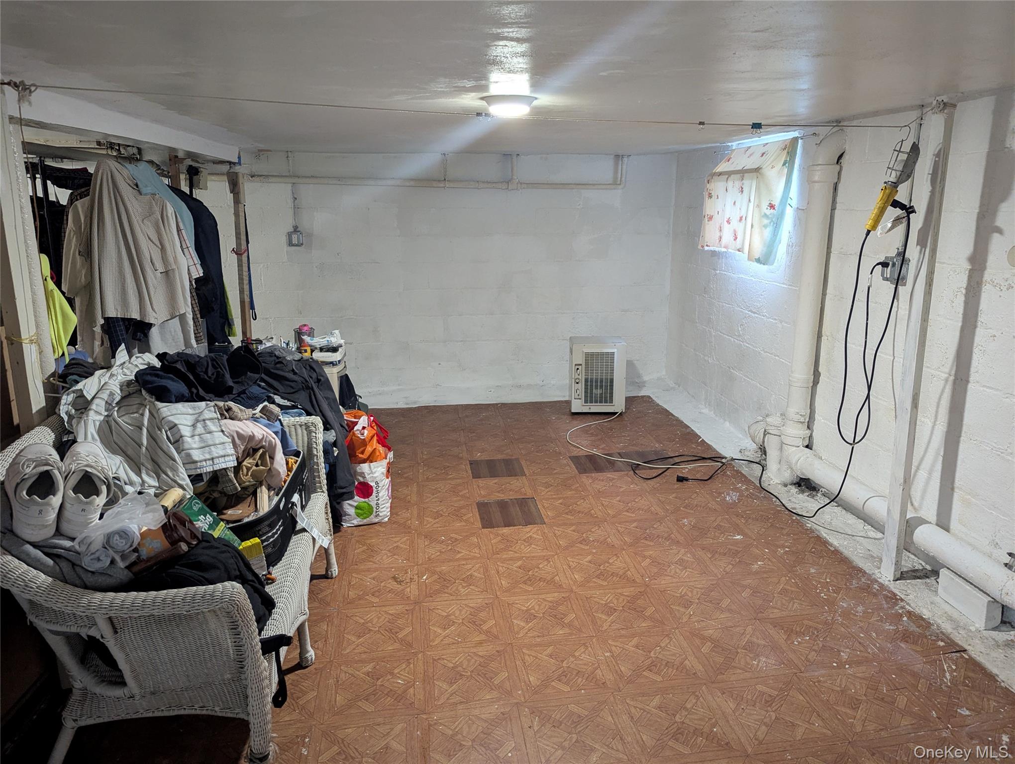 27 Hoff Court, Hempstead, NY 11550